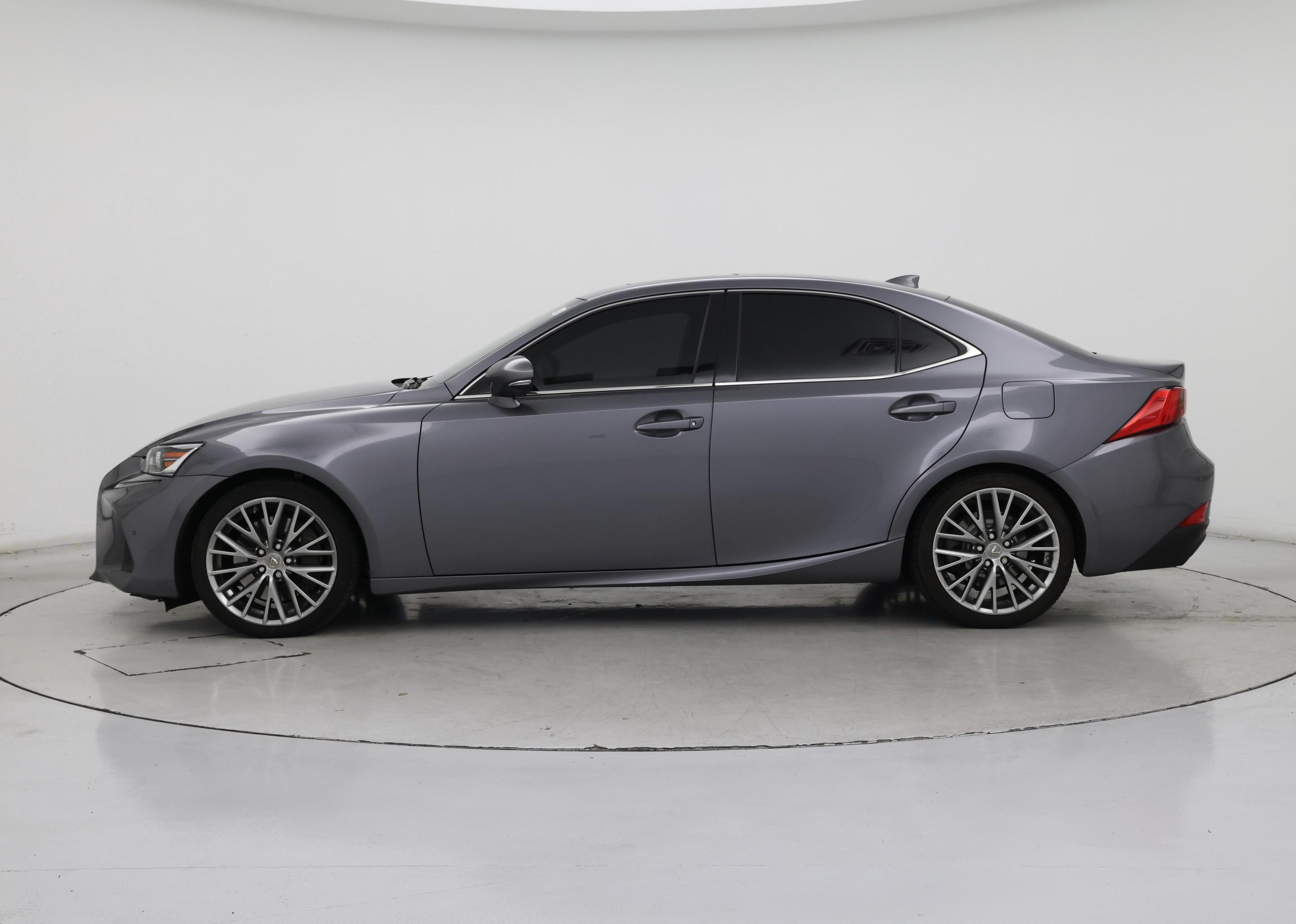Thumbnail: 2018 Lexus IS - 3