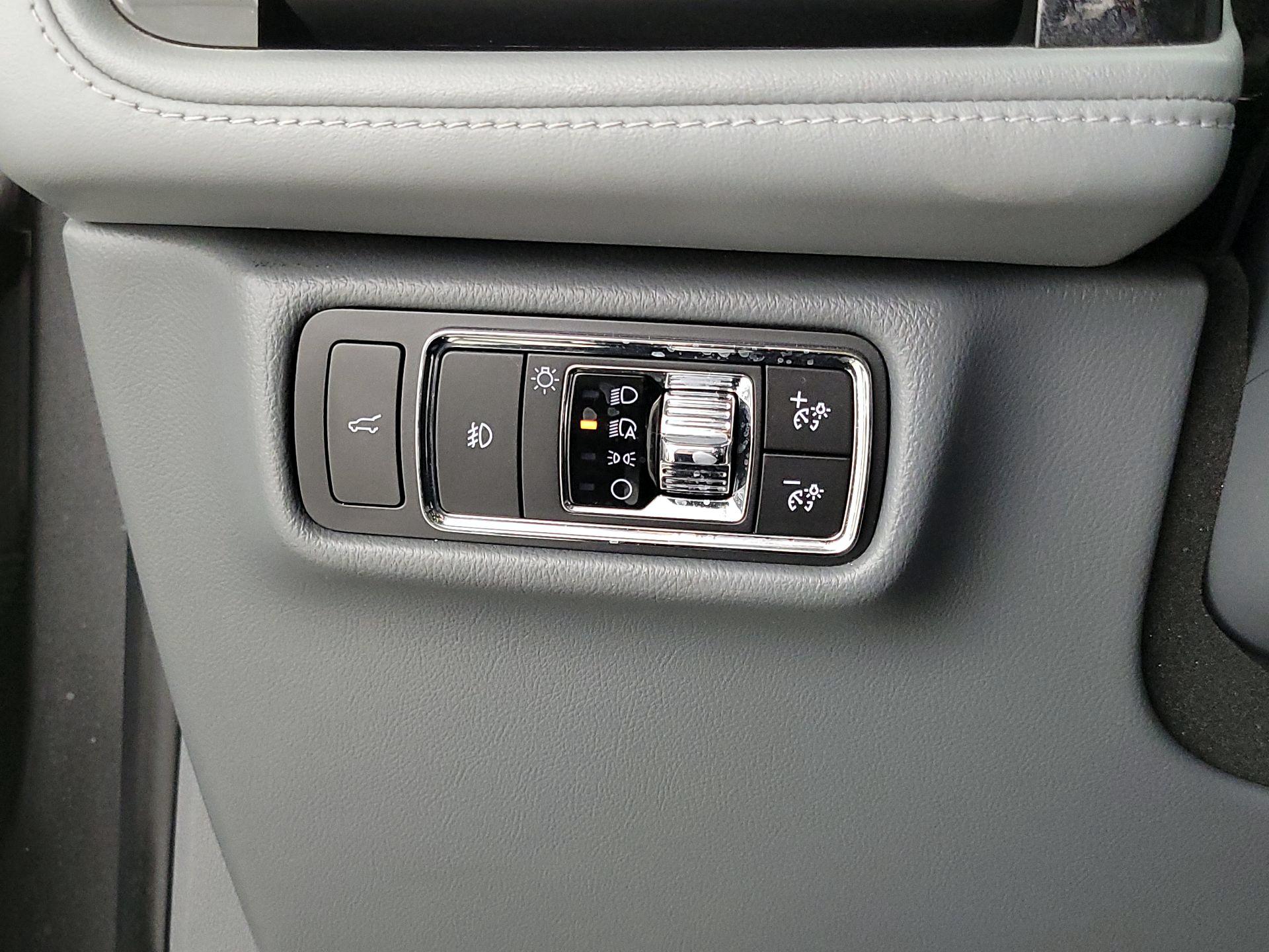 Thumbnail: 2020 Lincoln Aviator - 13