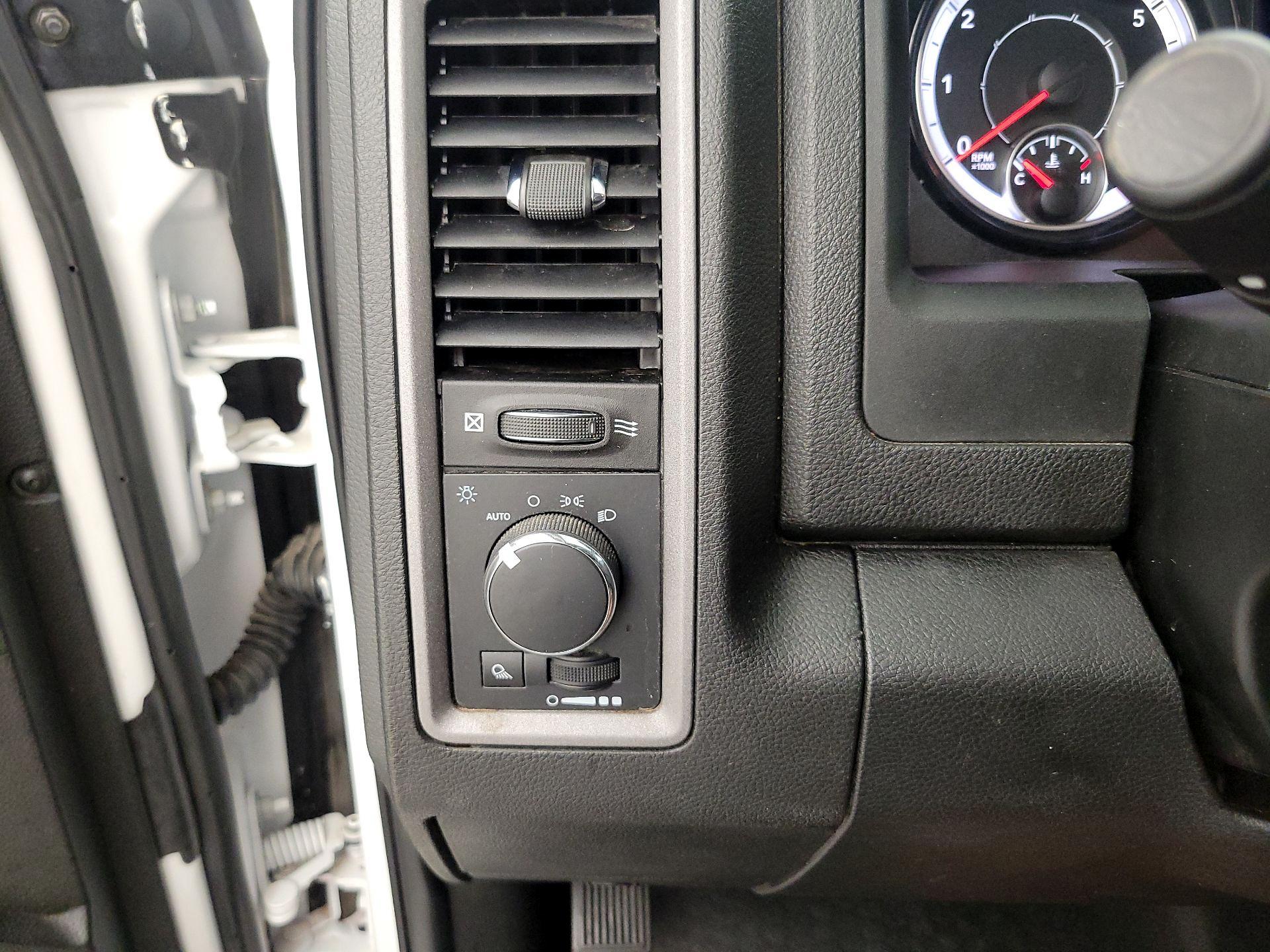 Thumbnail: 2021 RAM 1500 Classic - 13