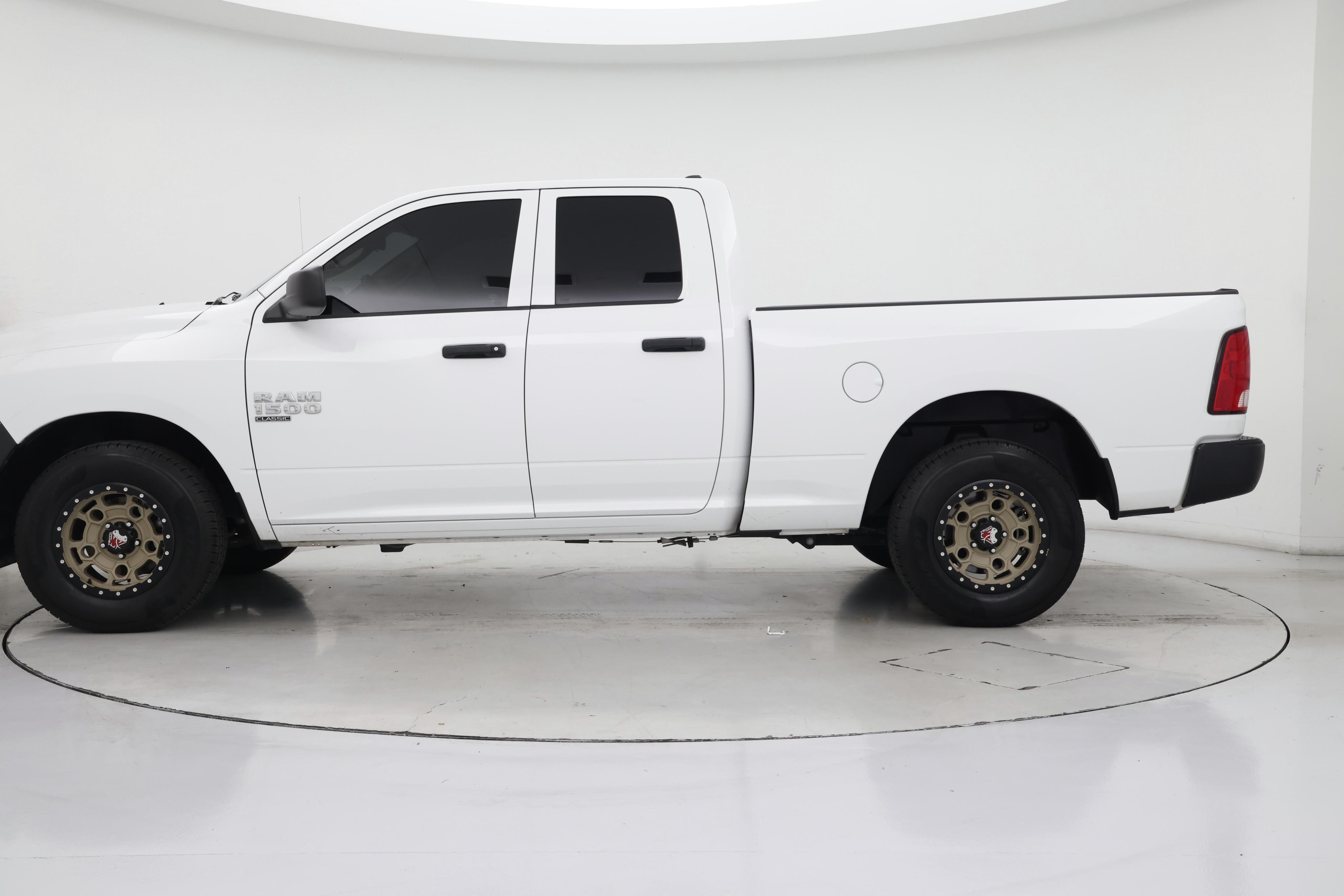 Thumbnail: 2021 RAM 1500 Classic - 3