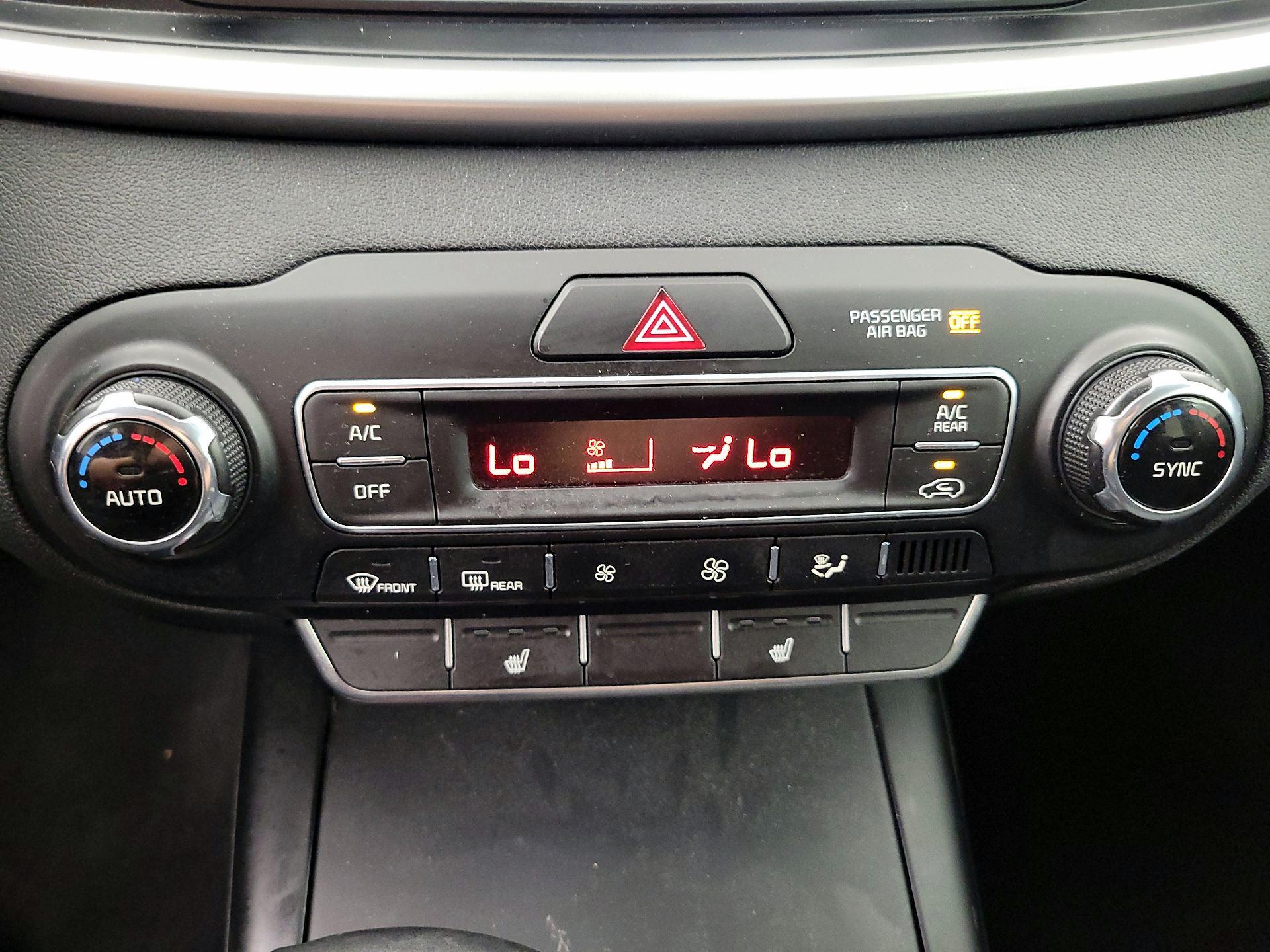 Thumbnail: 2019 Kia Sorento - 16