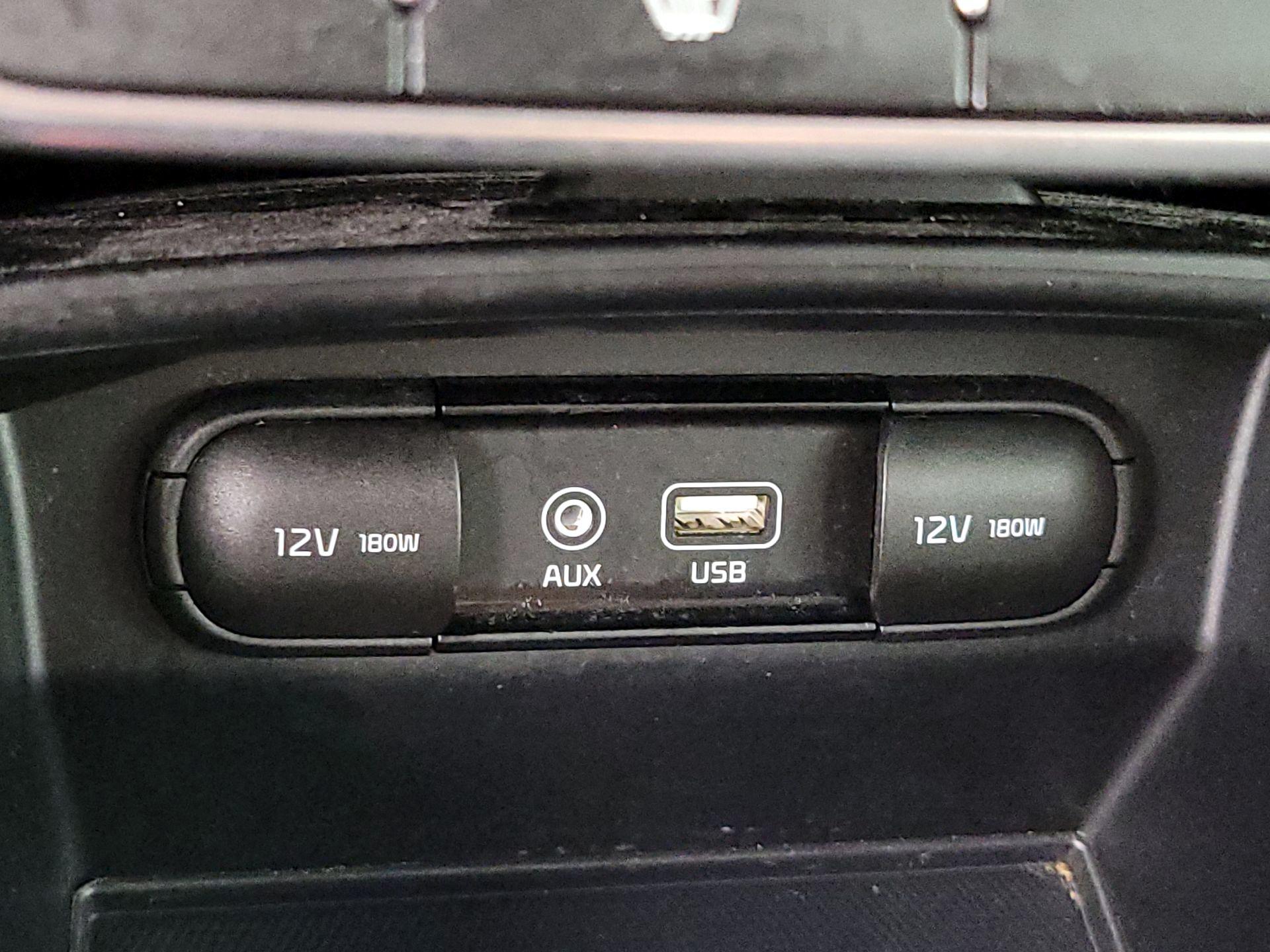 Thumbnail: 2019 Kia Sorento - 18
