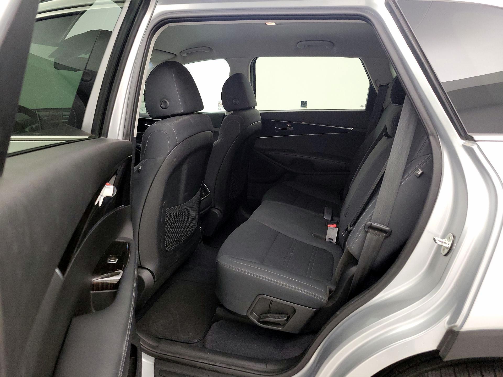 Thumbnail: 2019 Kia Sorento - 19