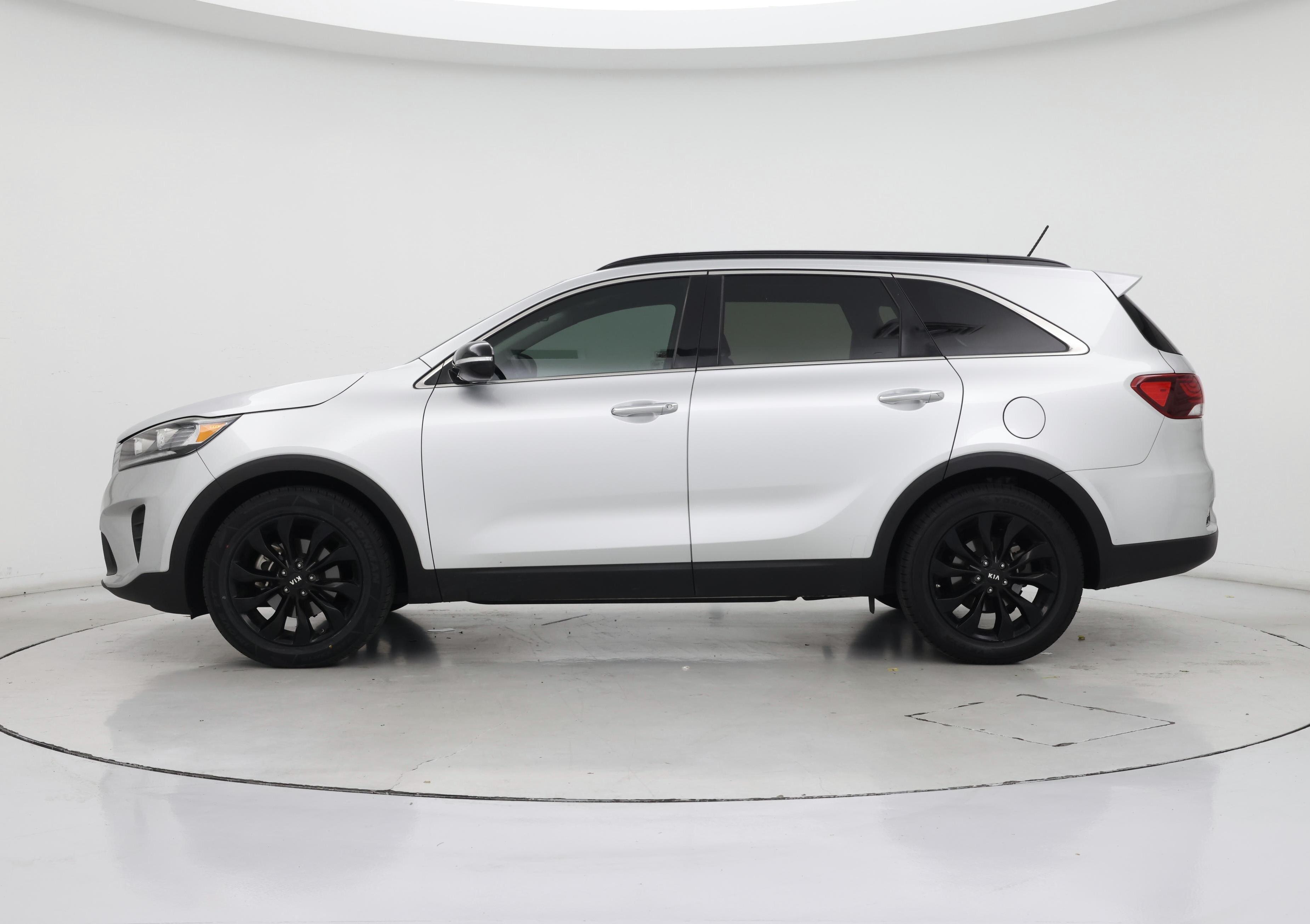 Thumbnail: 2019 Kia Sorento - 3