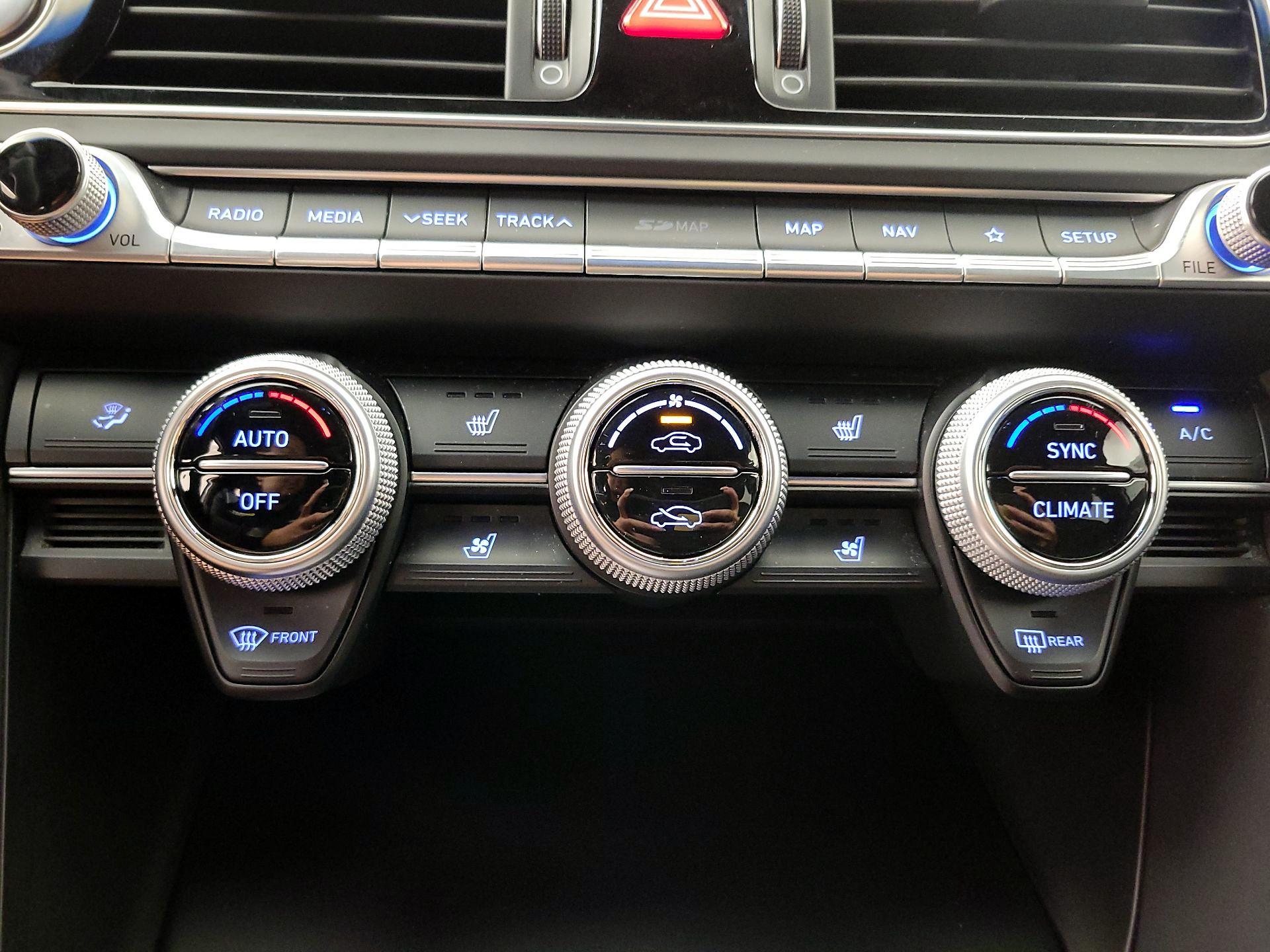 Thumbnail: 2019 Genesis G70 - 16