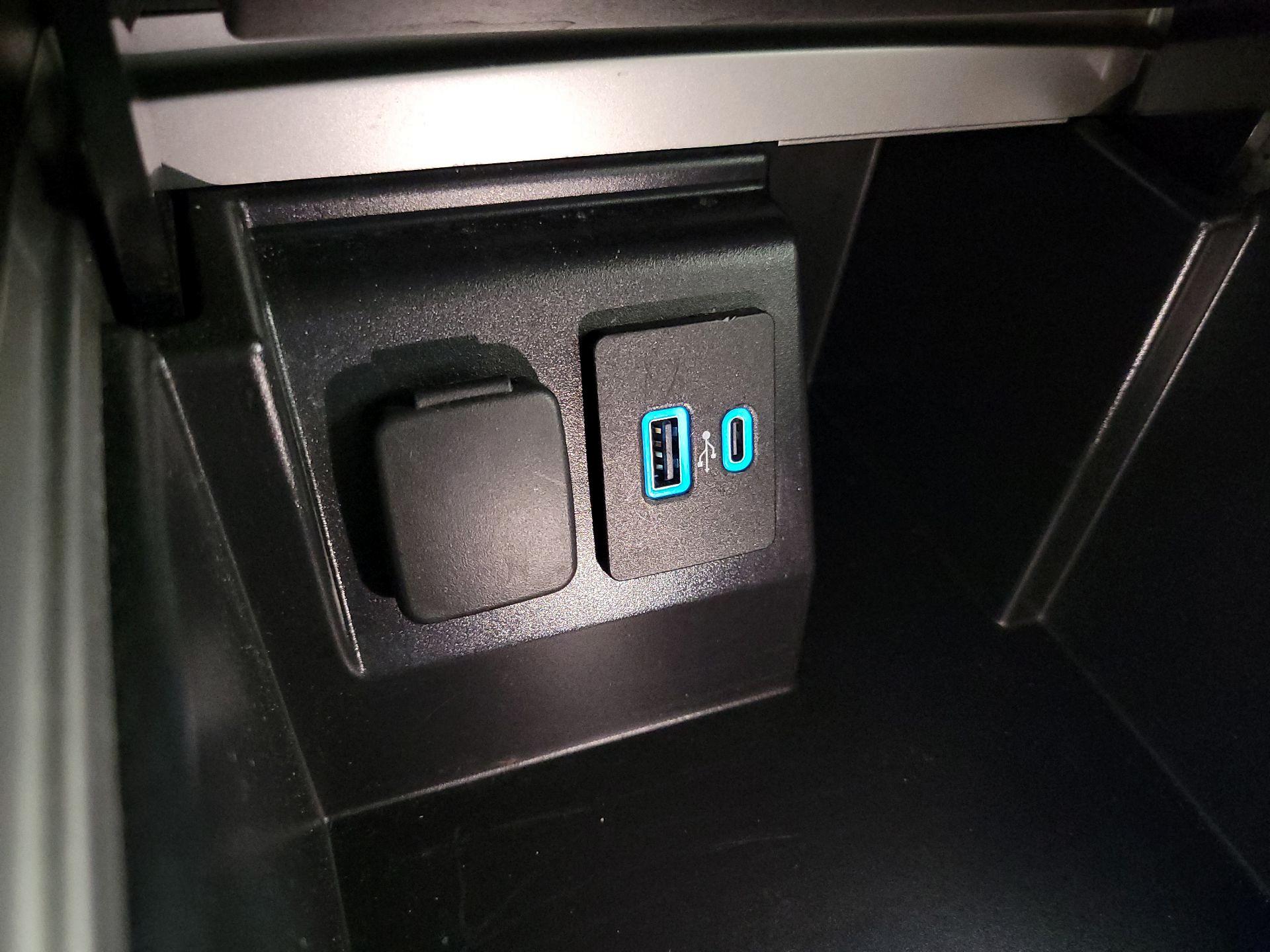 Thumbnail: 2022 Ford Explorer - 19