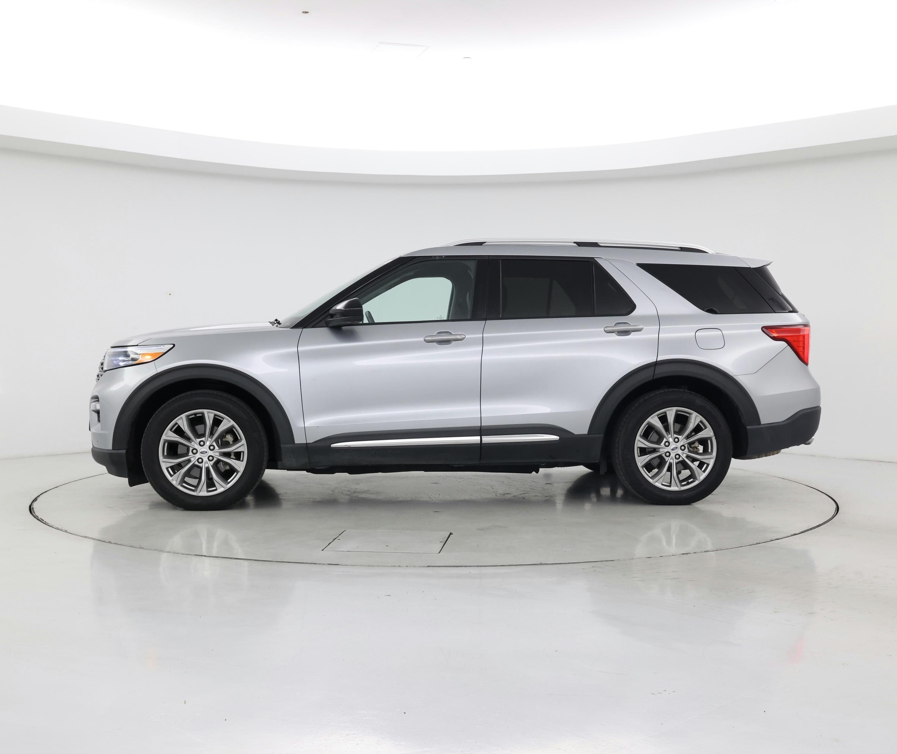 Thumbnail: 2022 Ford Explorer - 3