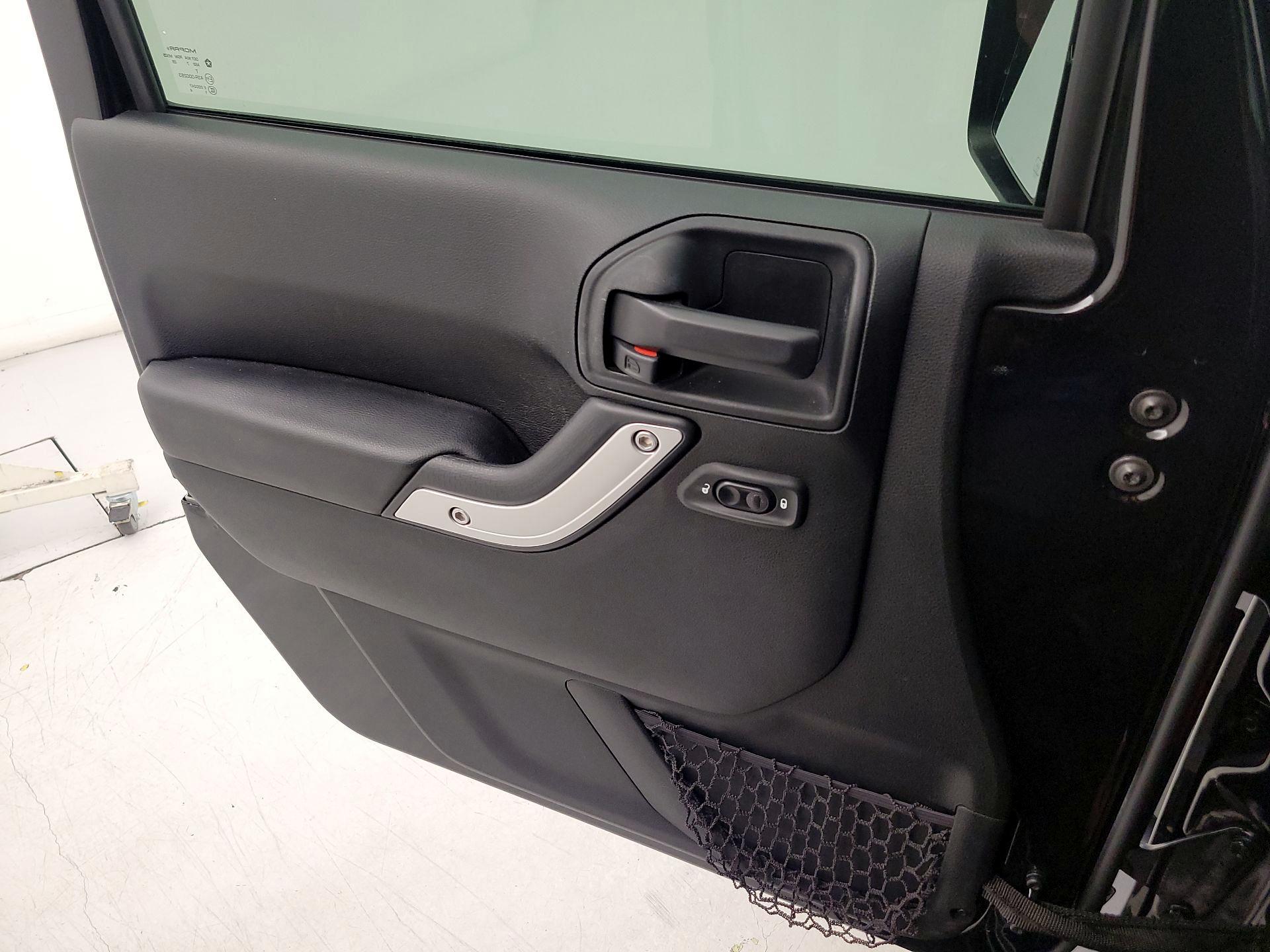 Thumbnail: 2017 Jeep Wrangler - 12
