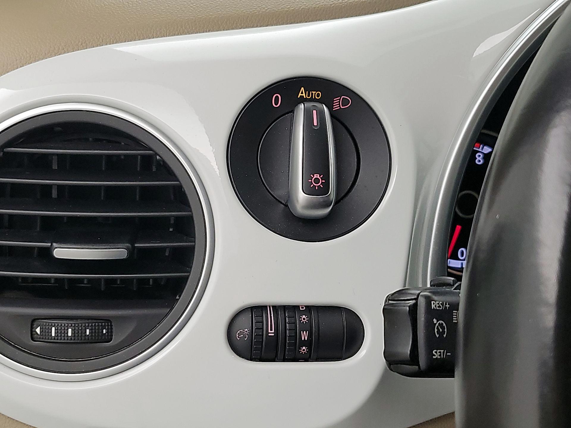 Thumbnail: 2016 Volkswagen Beetle - 13