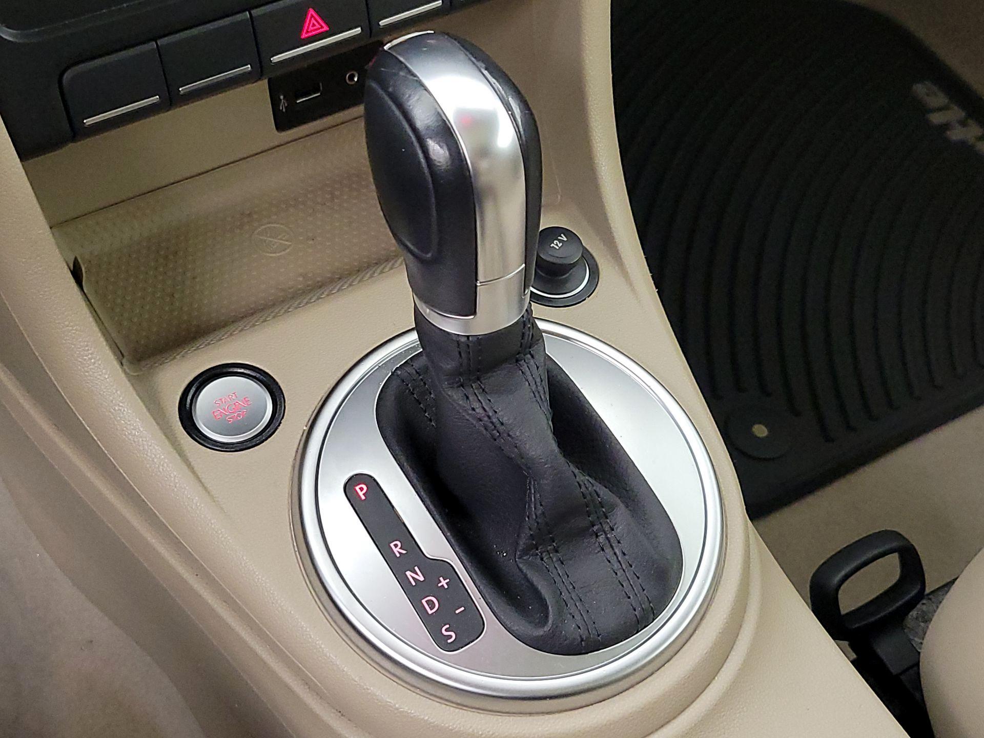 Thumbnail: 2016 Volkswagen Beetle - 17