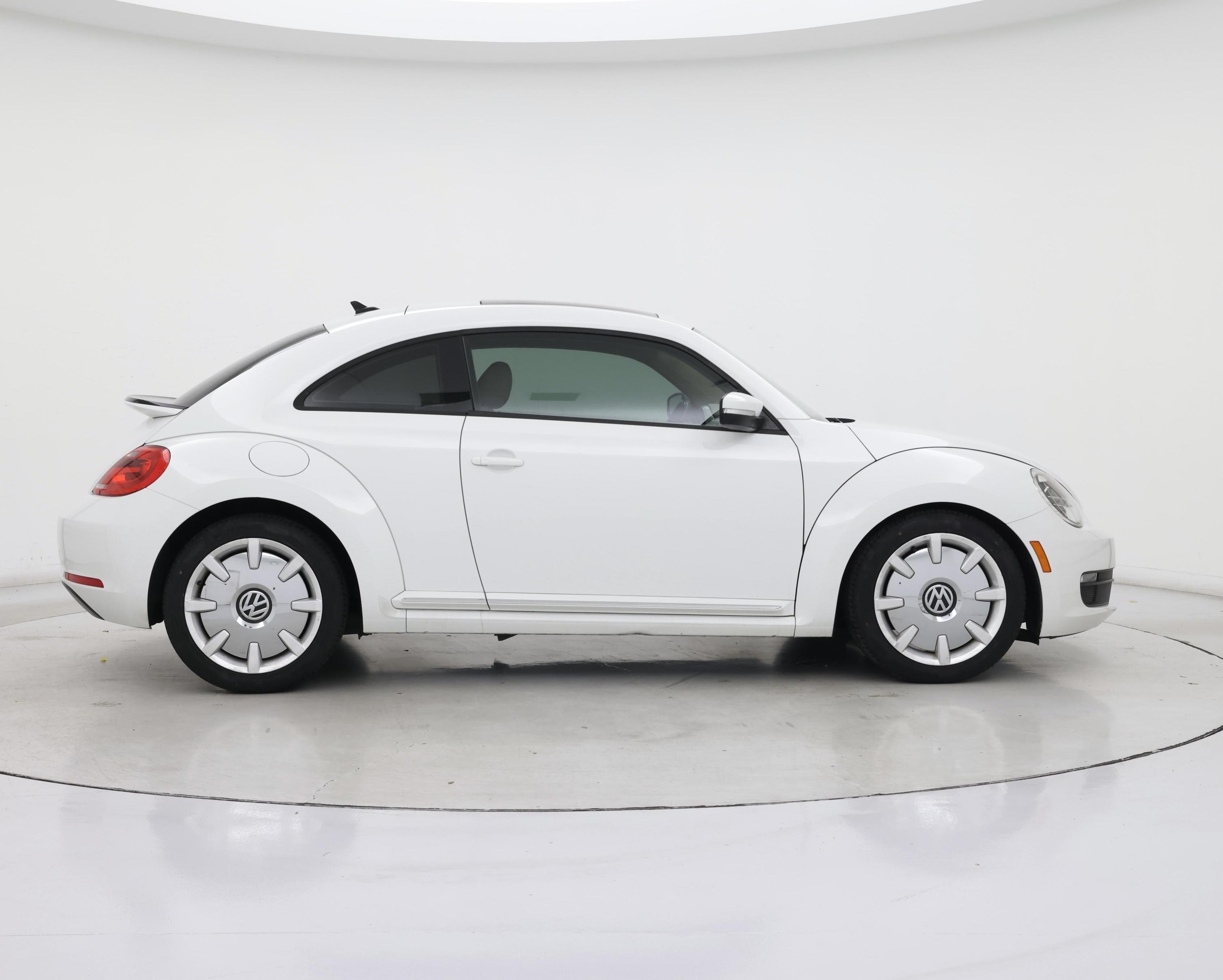 Thumbnail: 2016 Volkswagen Beetle - 7