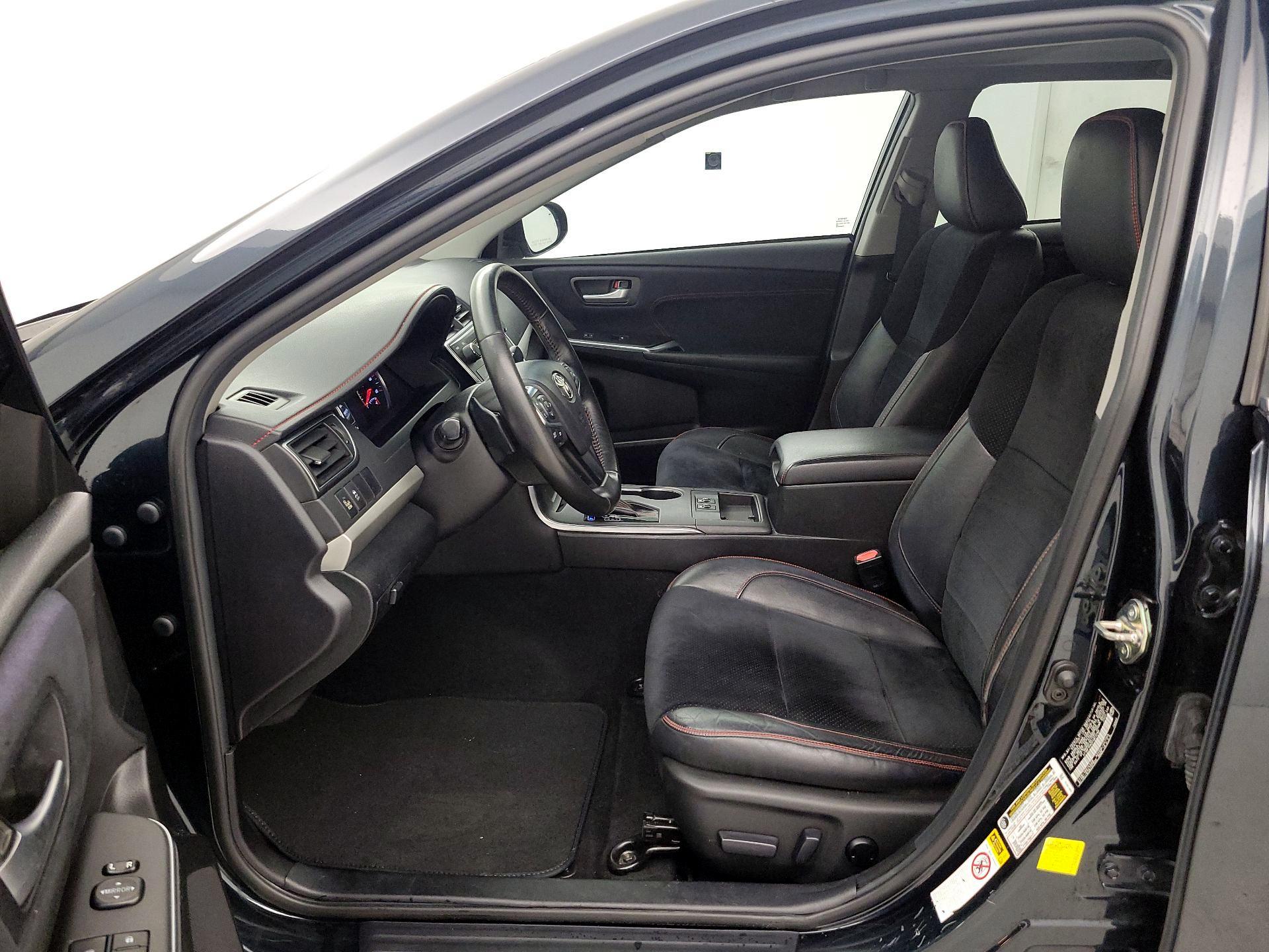 Thumbnail: 2015 Toyota Camry - 11