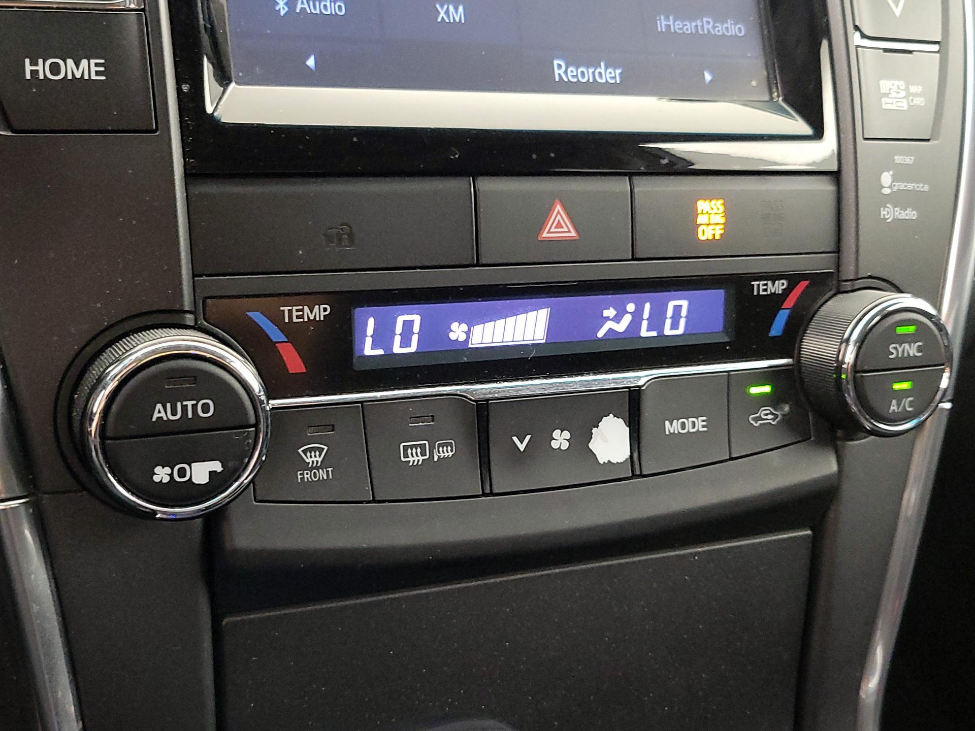 Thumbnail: 2015 Toyota Camry - 16