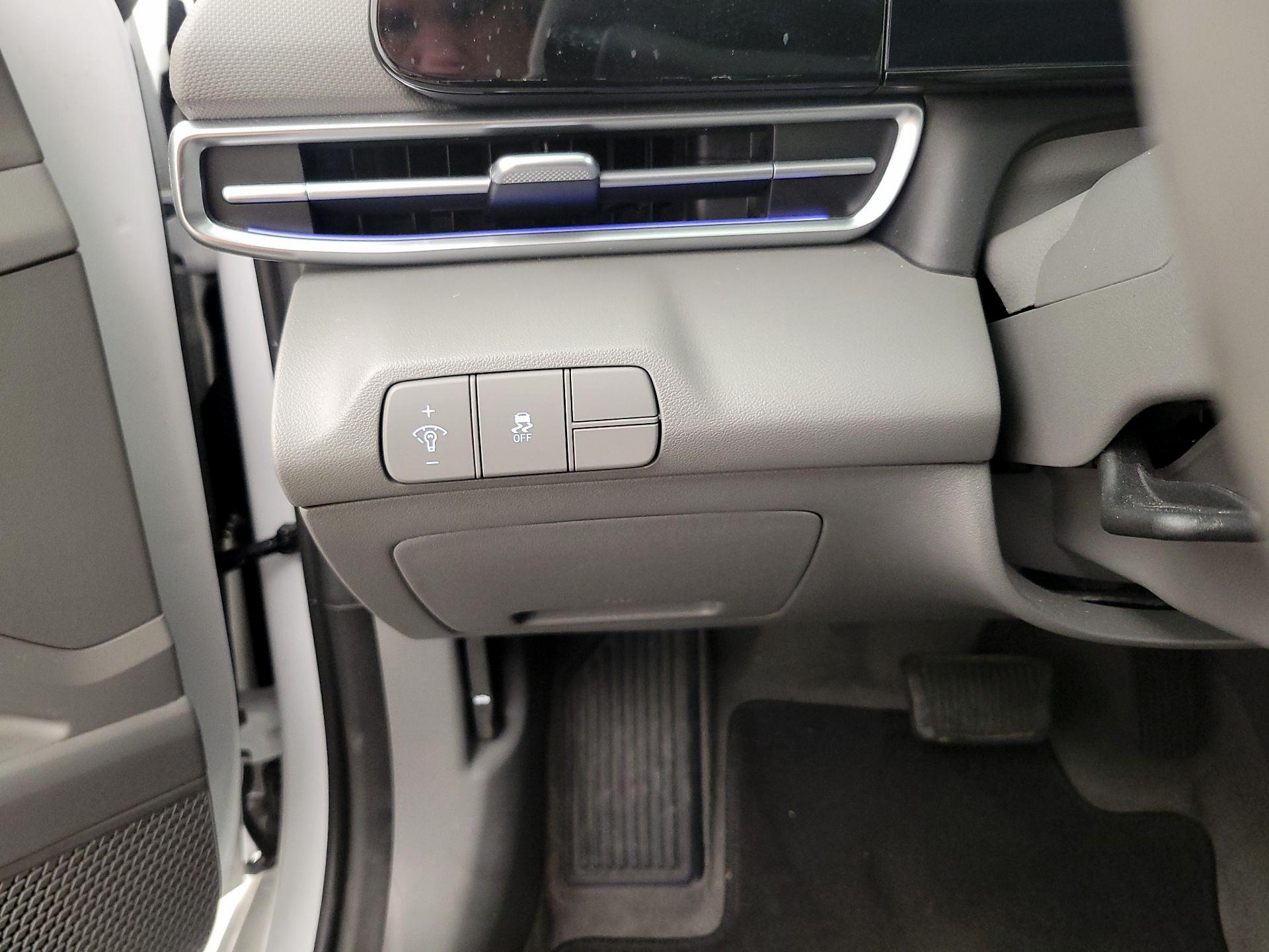 Thumbnail: 2024 Hyundai Elantra - 13