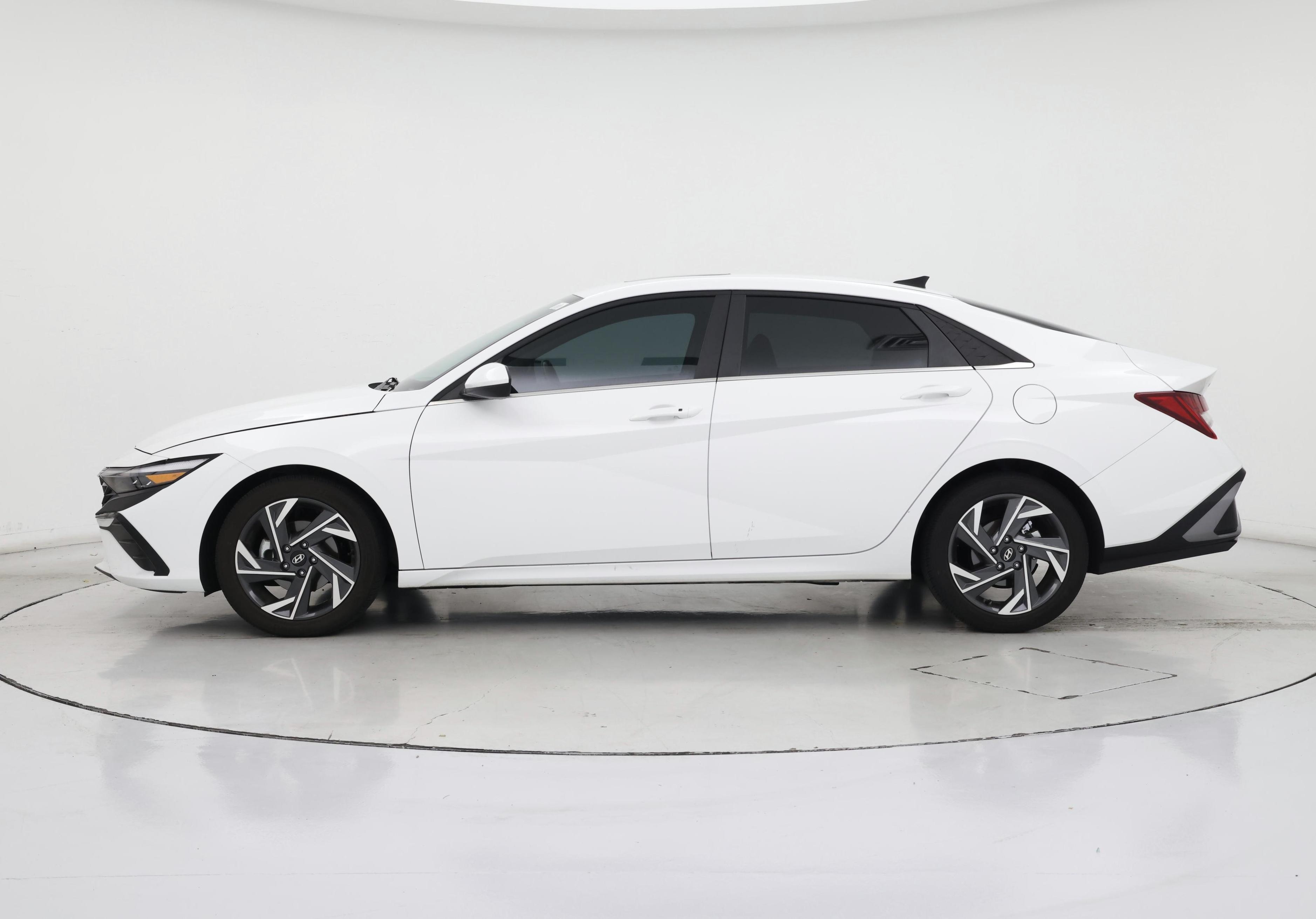 Thumbnail: 2024 Hyundai Elantra - 3