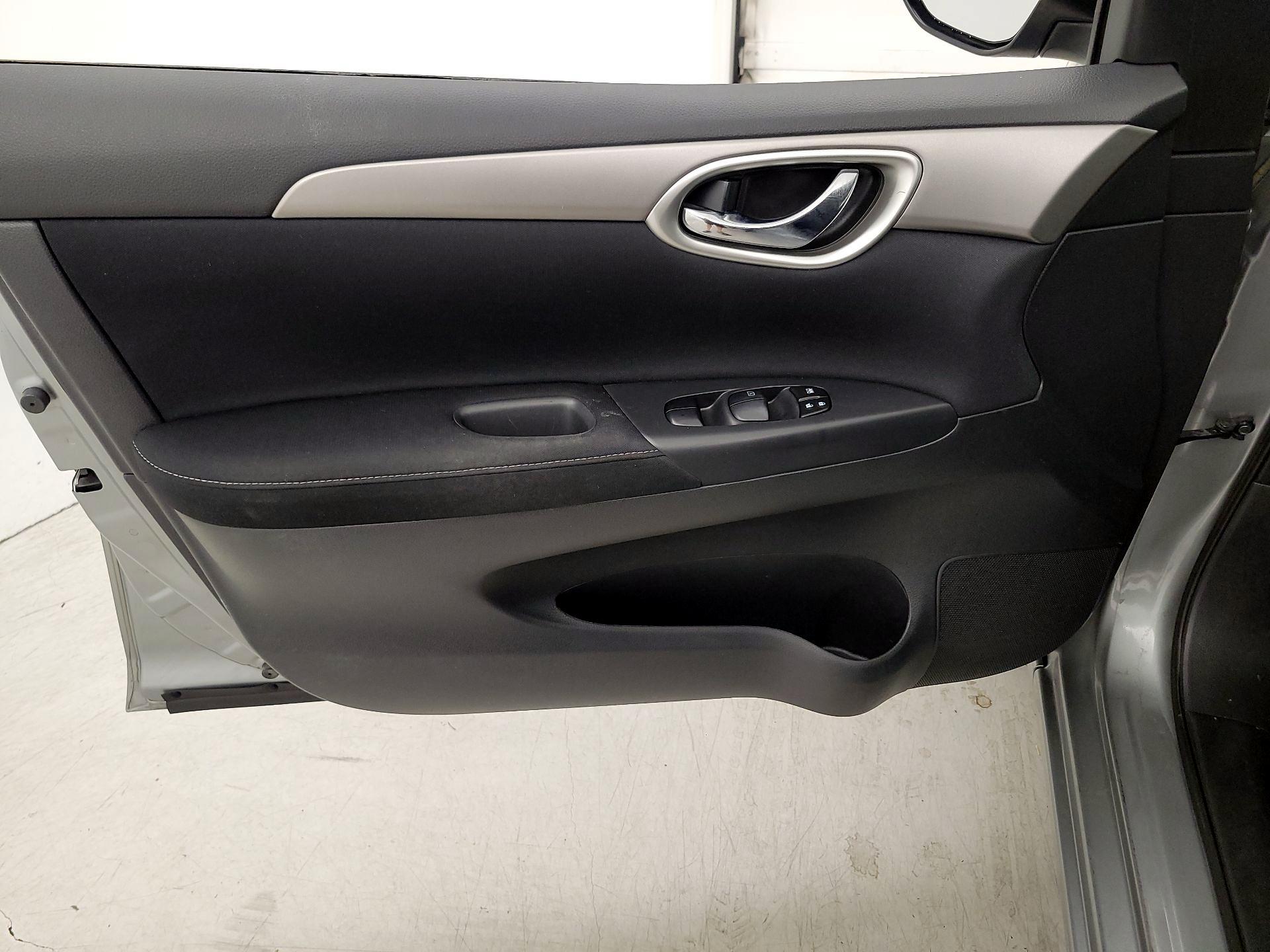 Thumbnail: 2014 Nissan Sentra - 12