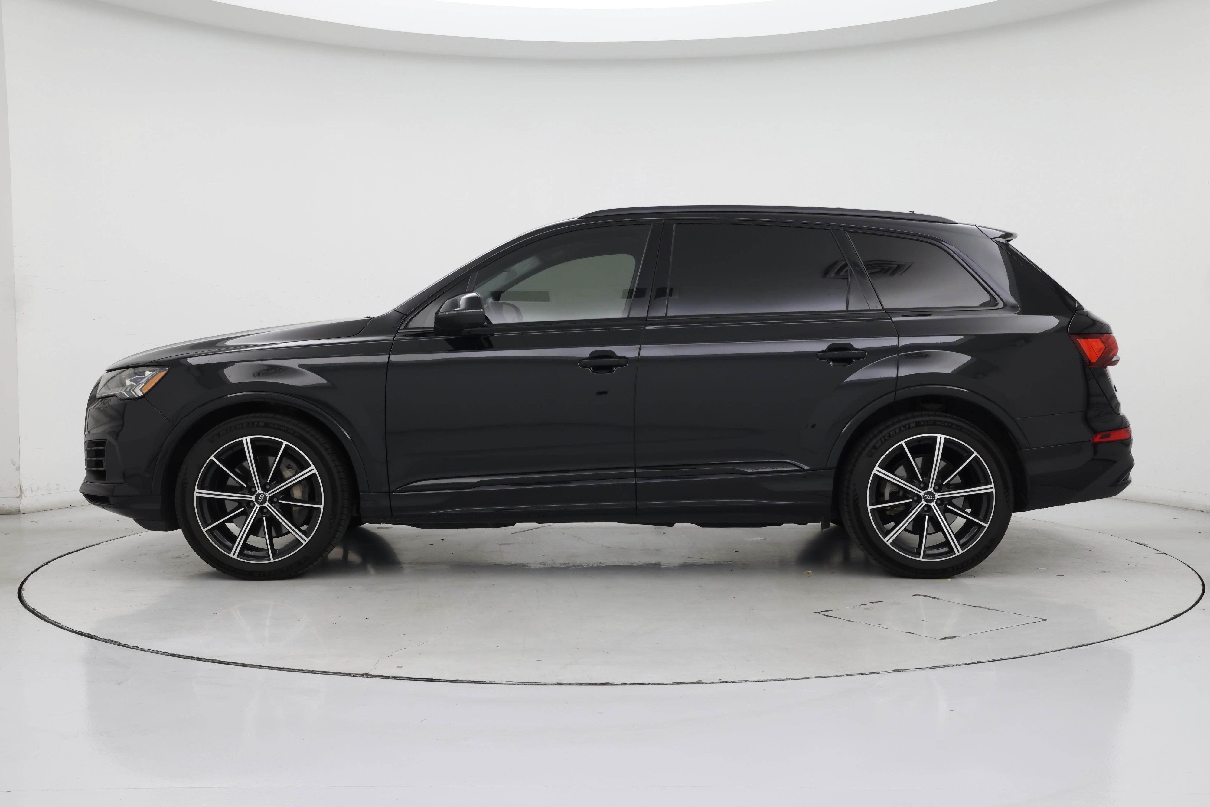 Thumbnail: 2021 Audi Q7 - 3