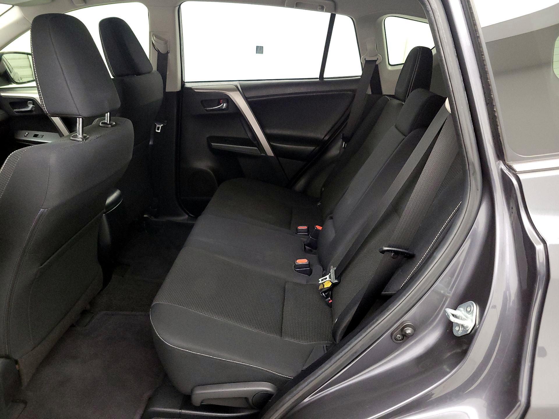 Thumbnail: 2018 Toyota RAV4 - 9