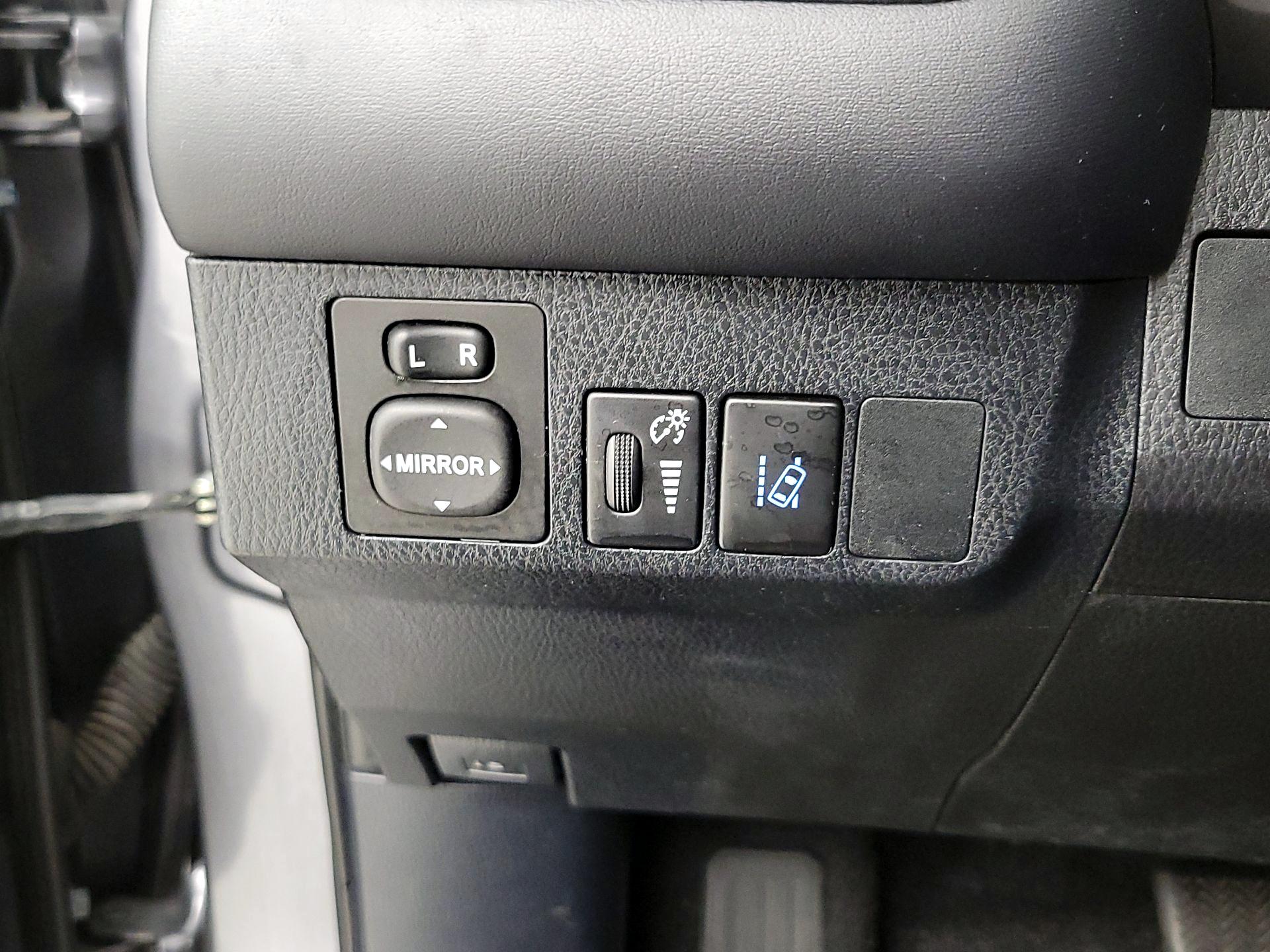 Thumbnail: 2018 Toyota RAV4 - 13