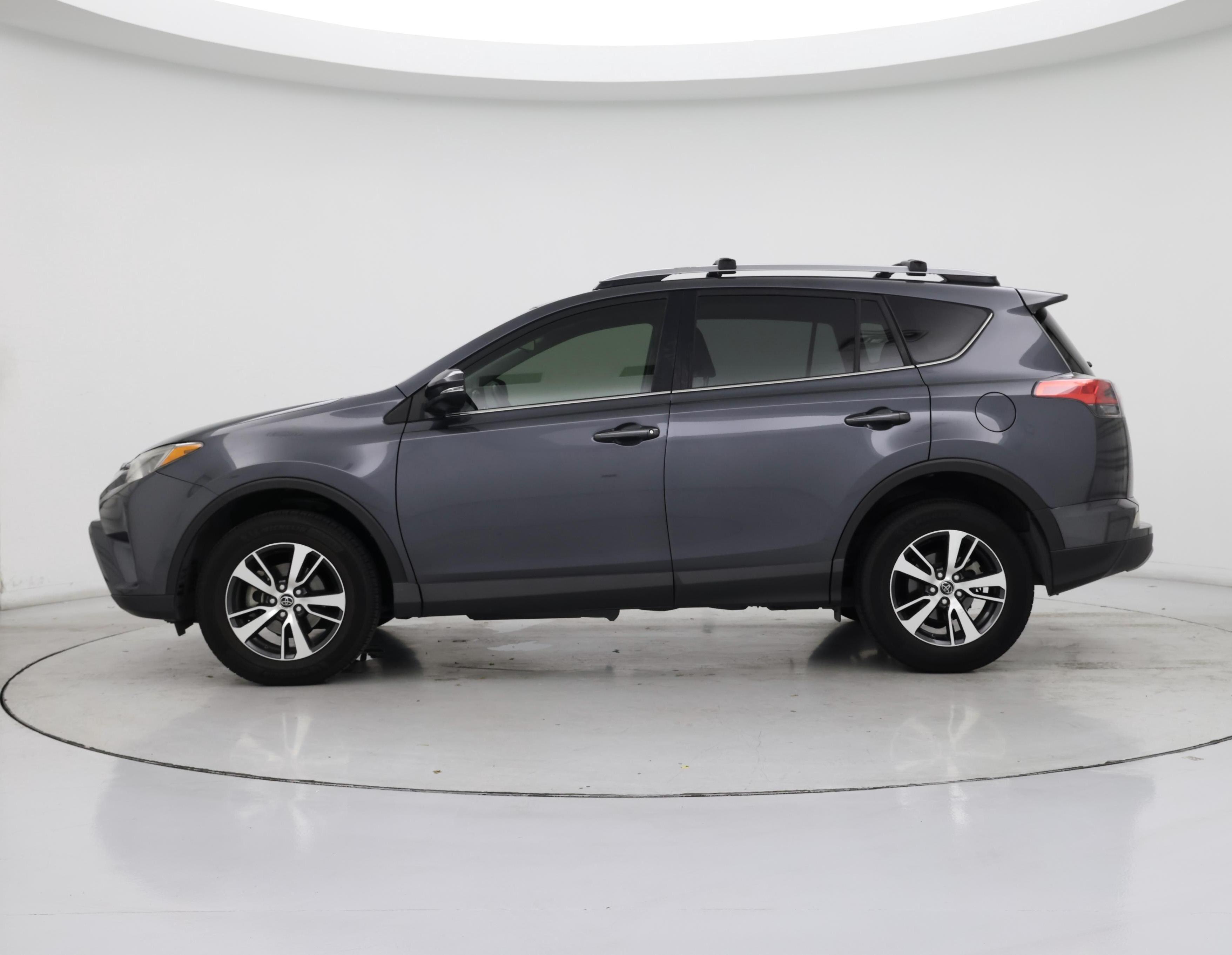 Thumbnail: 2018 Toyota RAV4 - 3