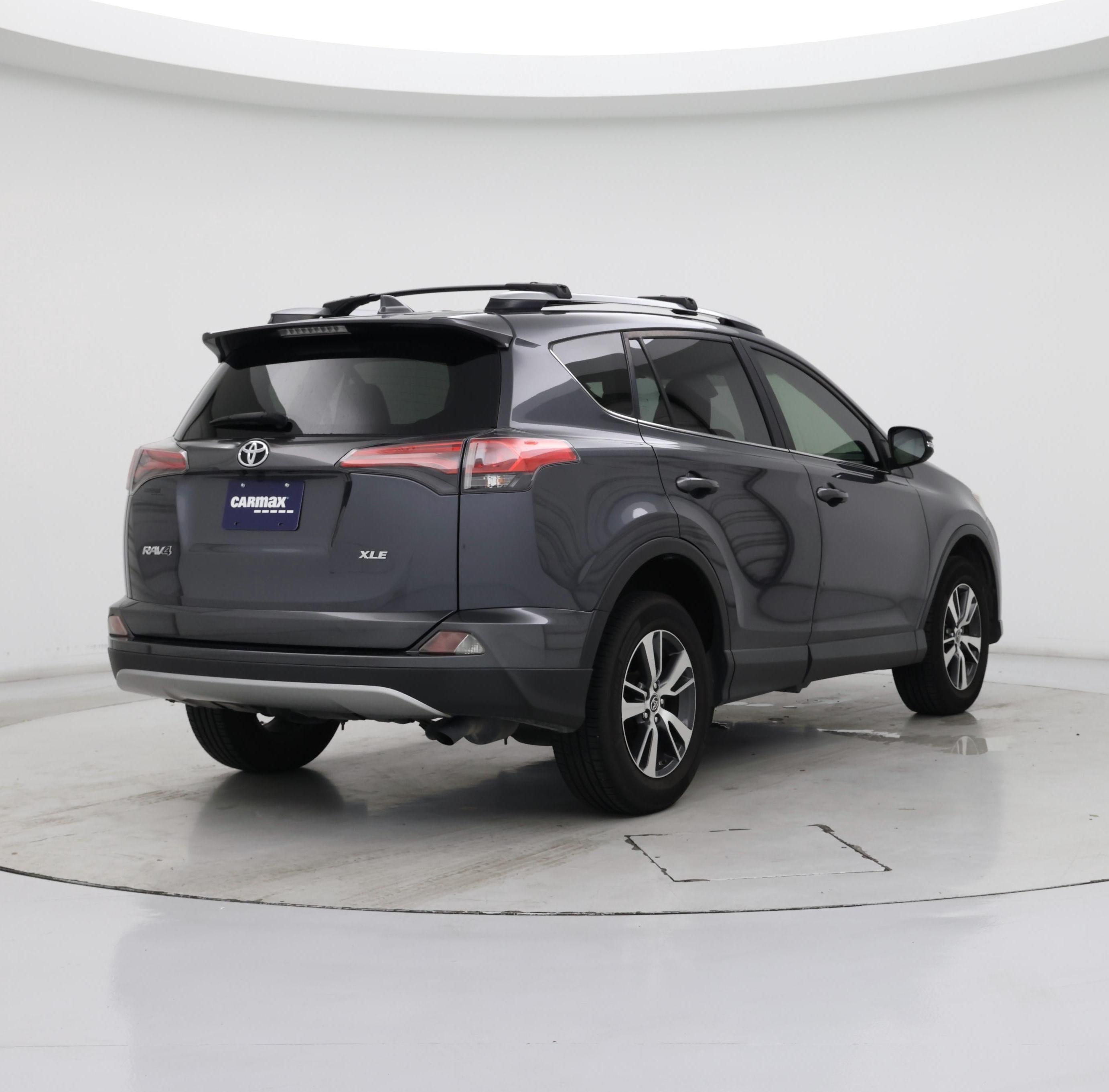 Thumbnail: 2018 Toyota RAV4 - 8