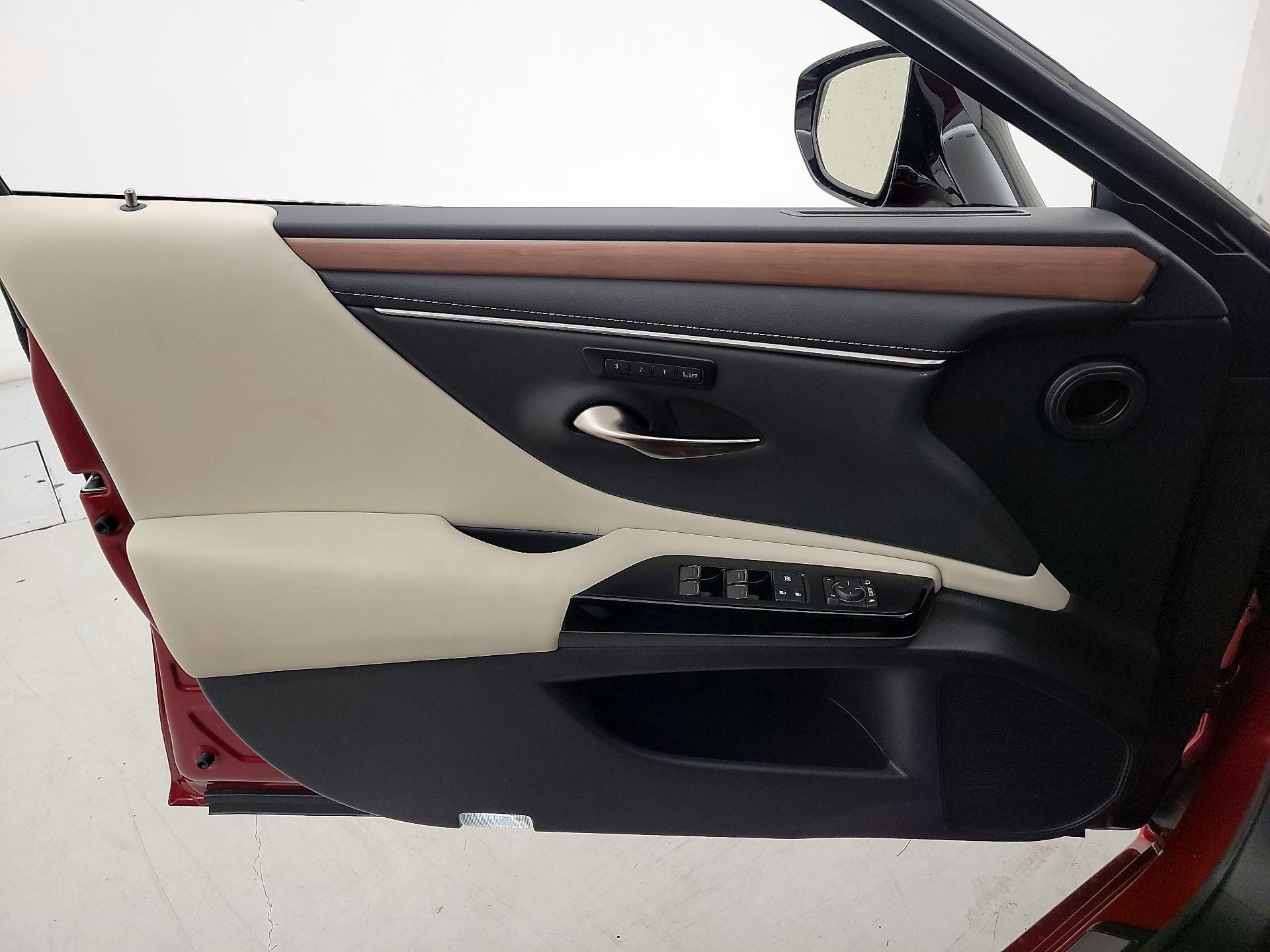 Thumbnail: 2025 Lexus ES - 12