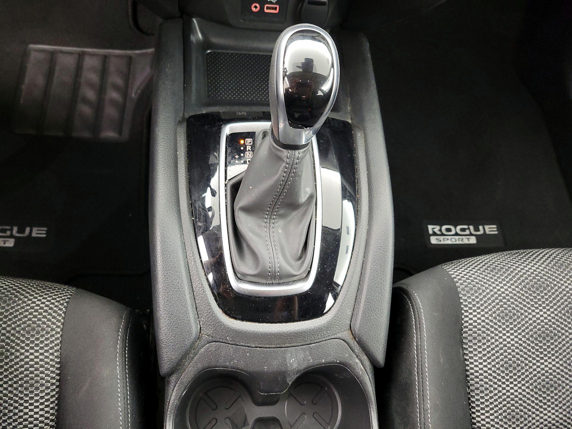 Thumbnail: 2020 Nissan Rogue Sport - 17