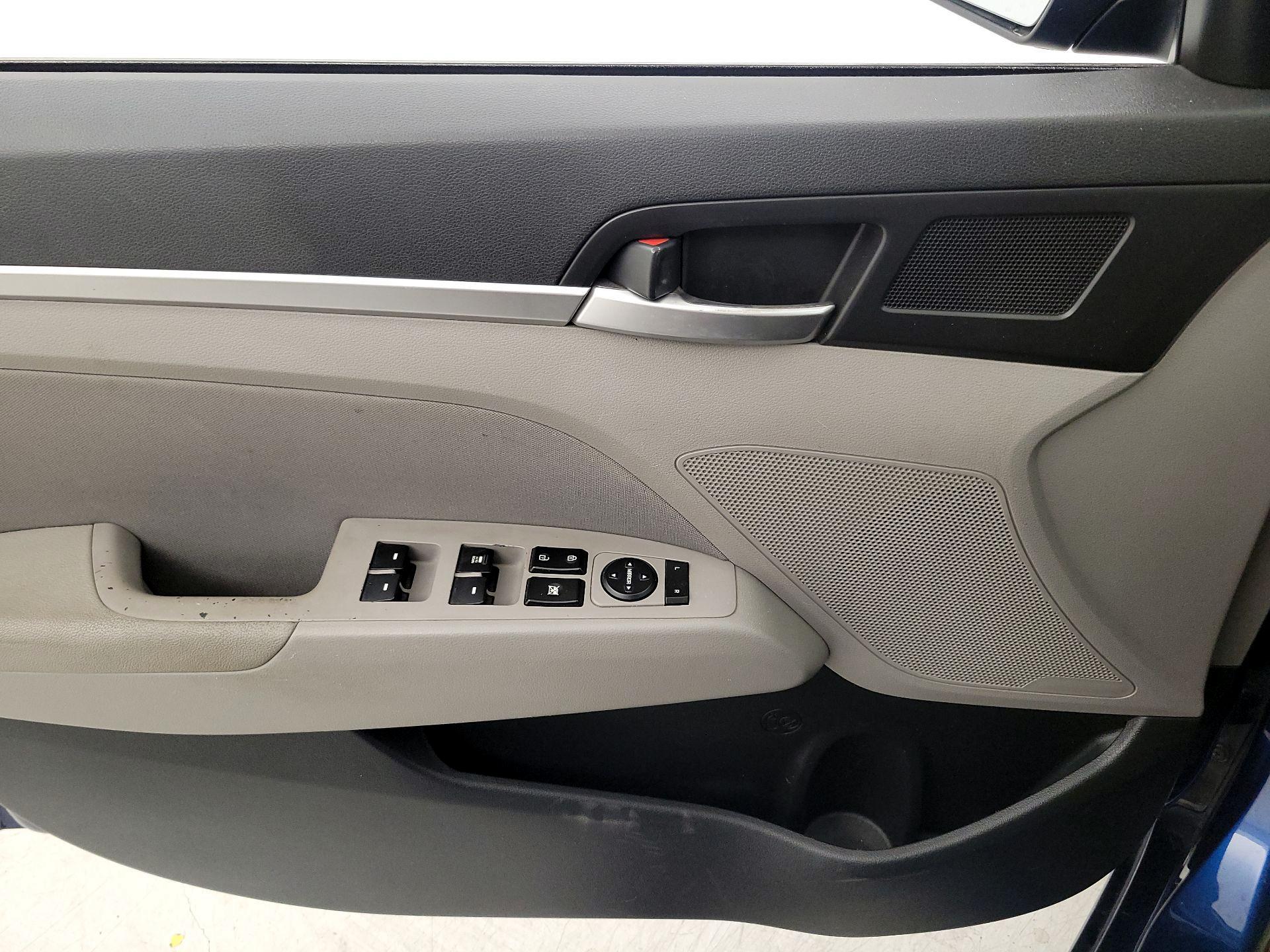 Thumbnail: 2019 Hyundai Elantra - 12