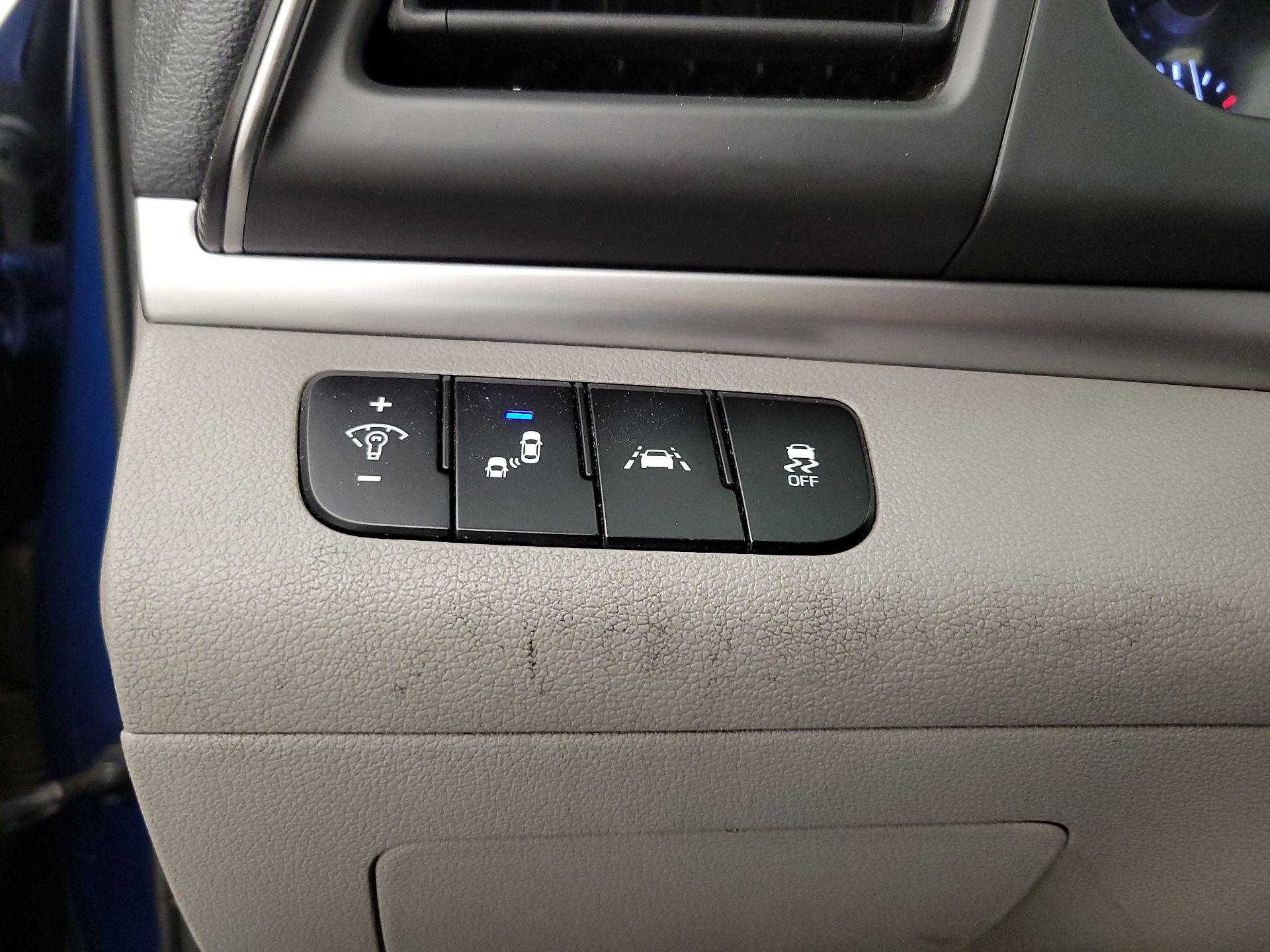 Thumbnail: 2019 Hyundai Elantra - 13