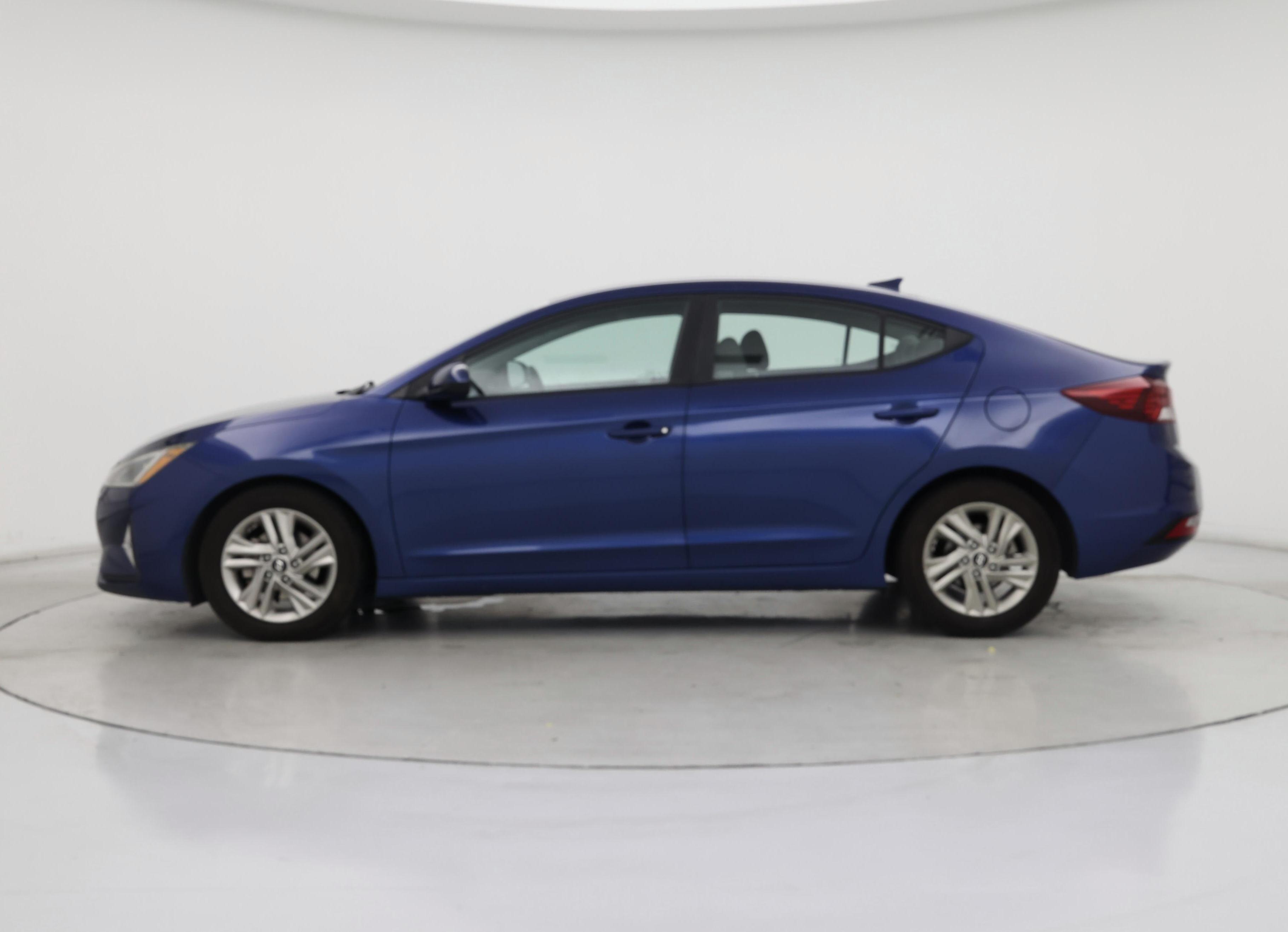 Thumbnail: 2019 Hyundai Elantra - 3
