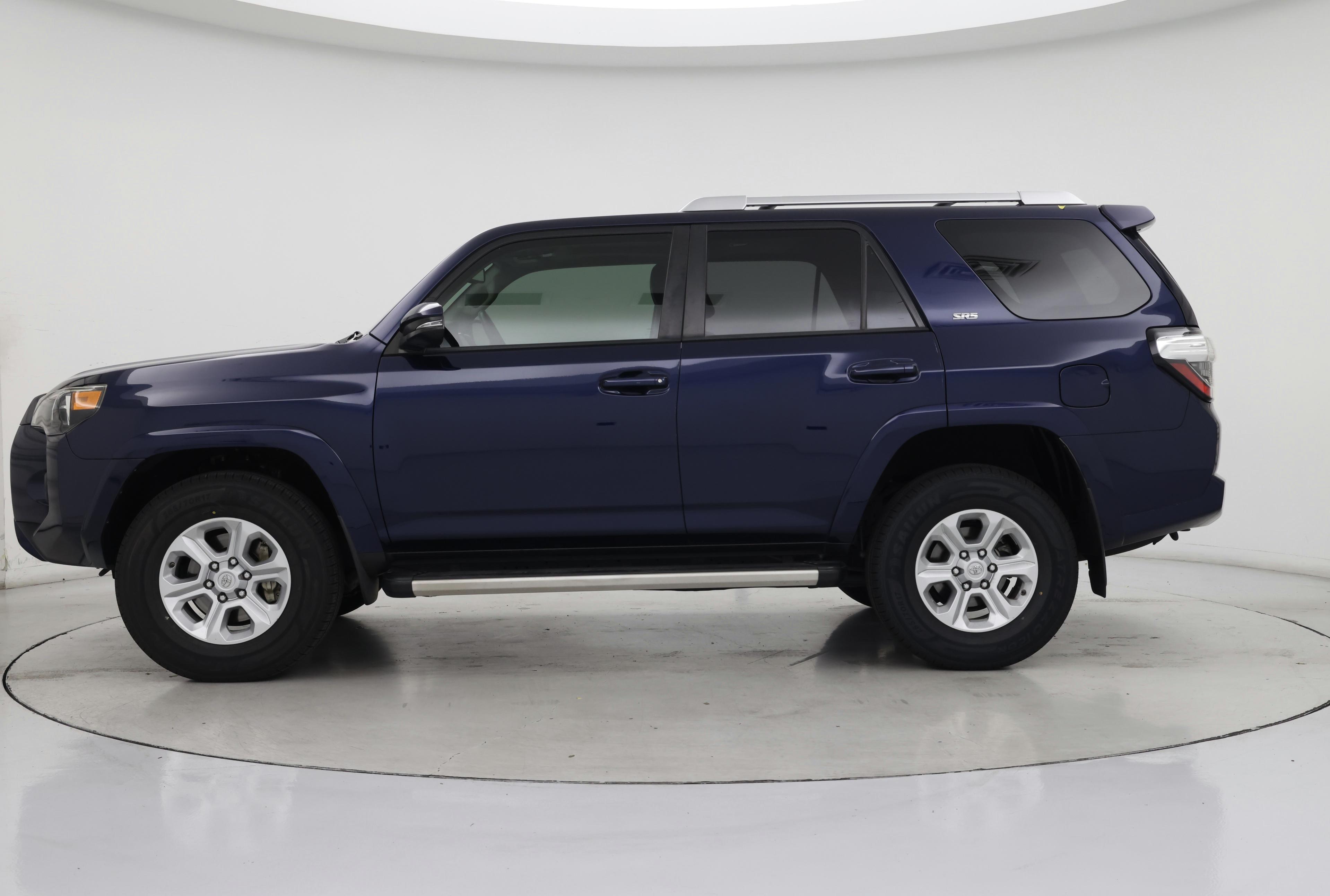 Thumbnail: 2016 Toyota 4Runner - 3