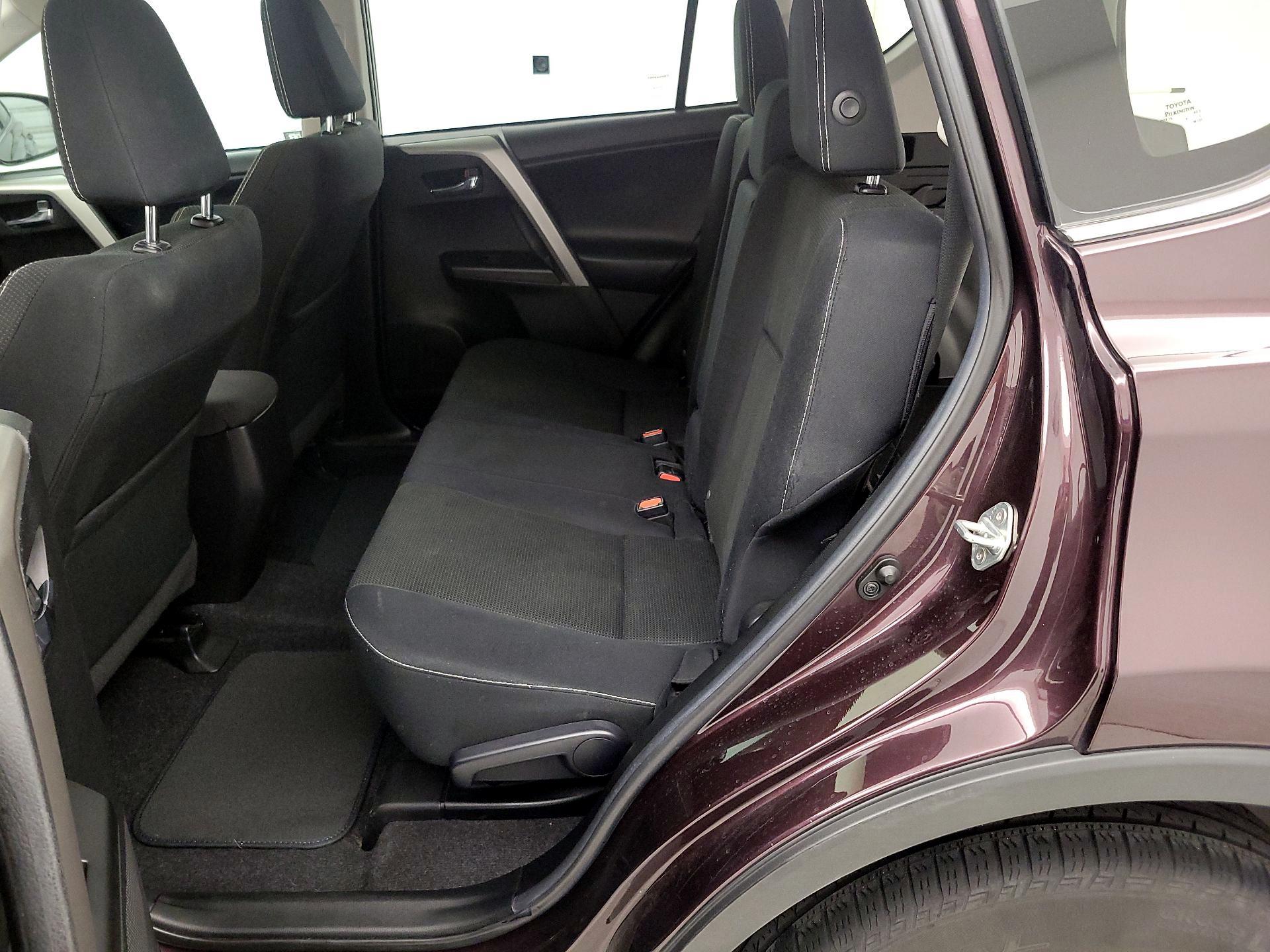Thumbnail: 2018 Toyota RAV4 - 20