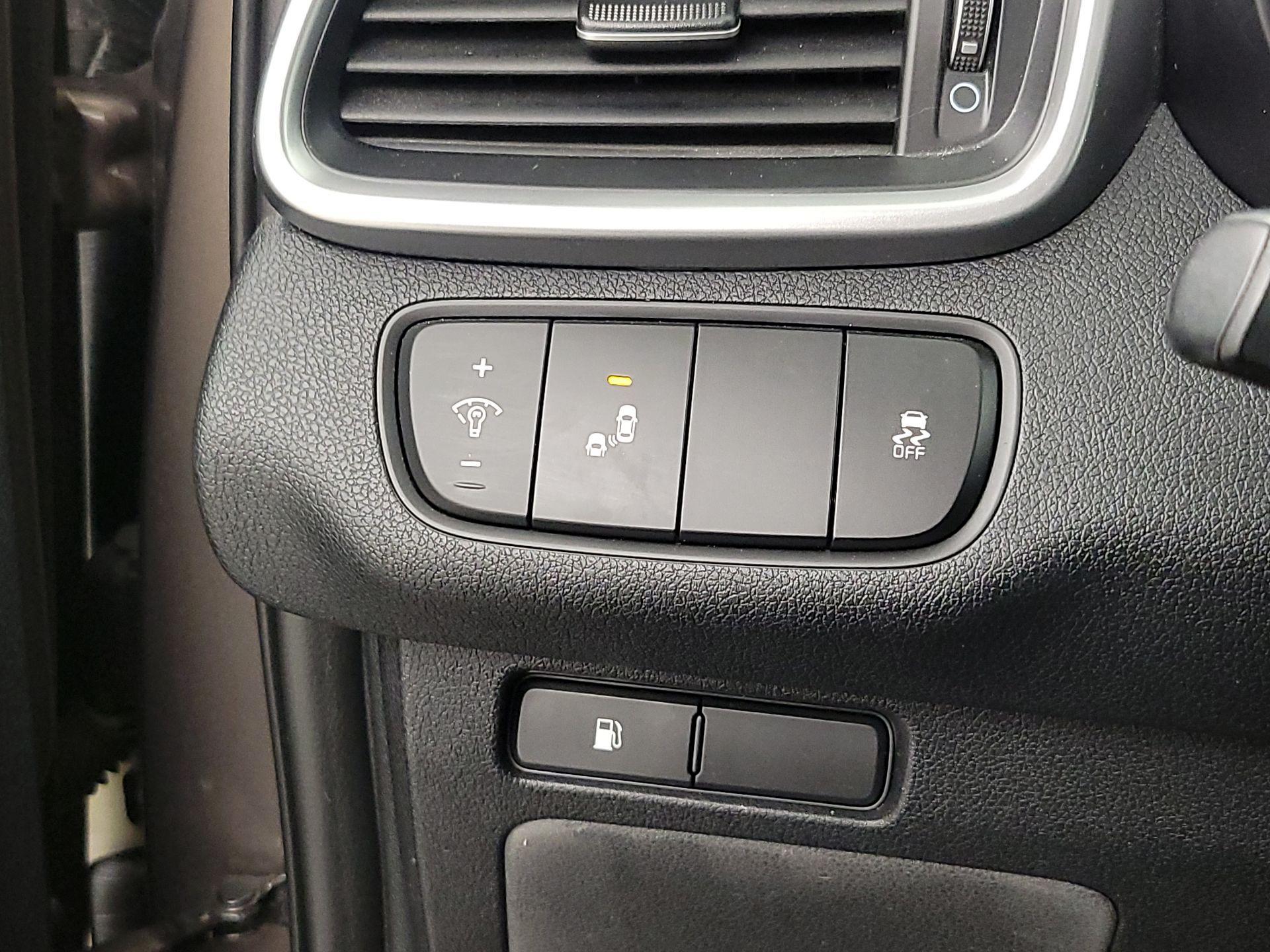 Thumbnail: 2019 Kia Sorento - 13