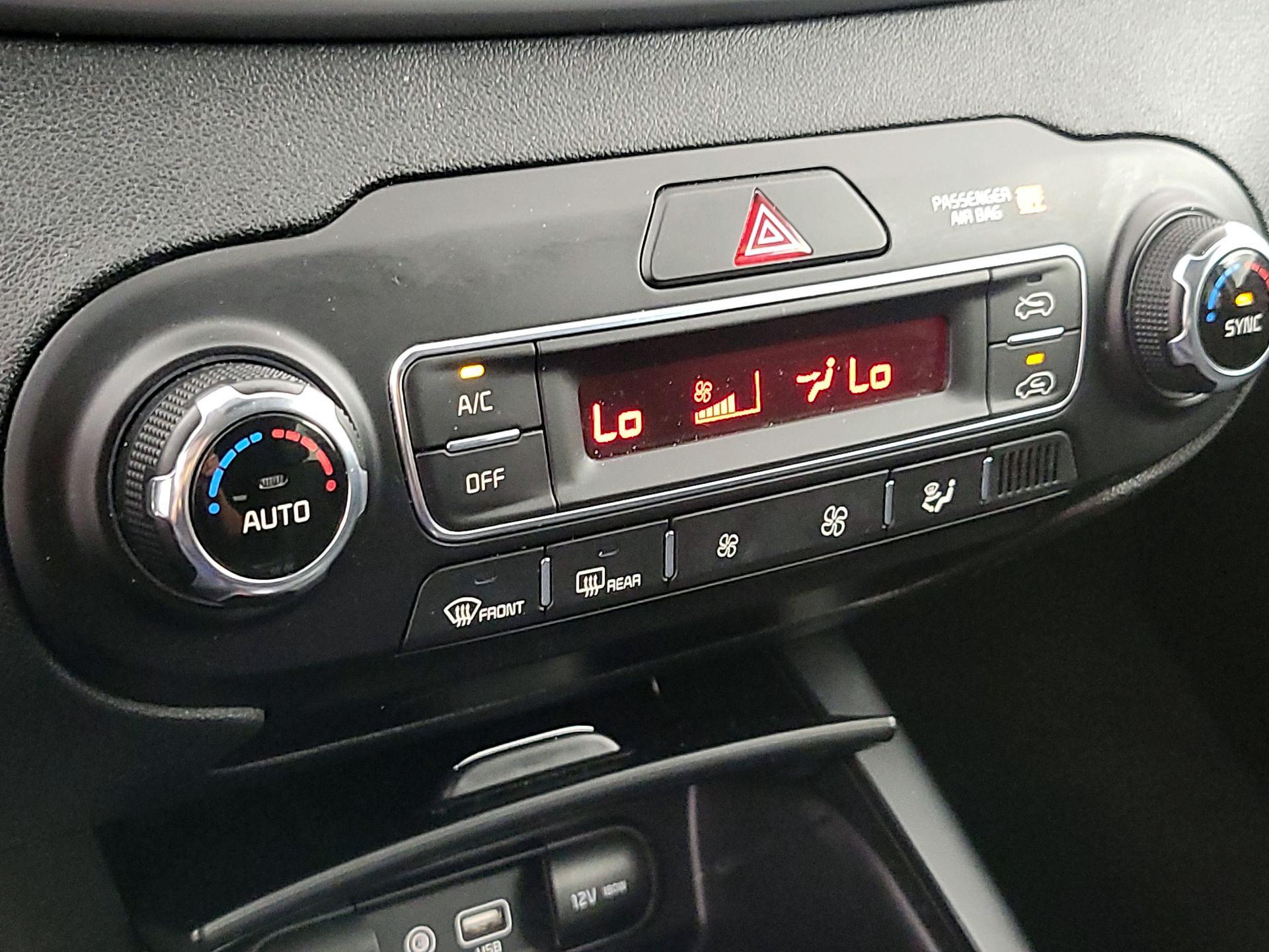 Thumbnail: 2019 Kia Sorento - 16