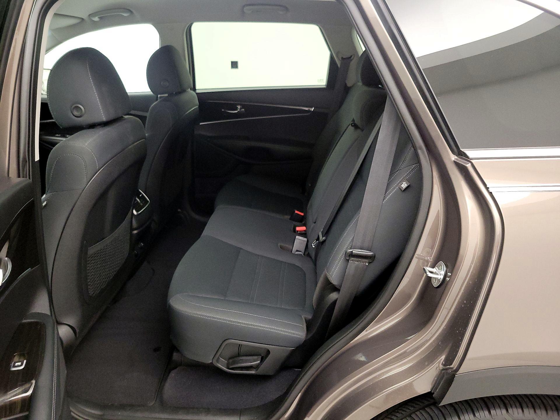 Thumbnail: 2019 Kia Sorento - 19