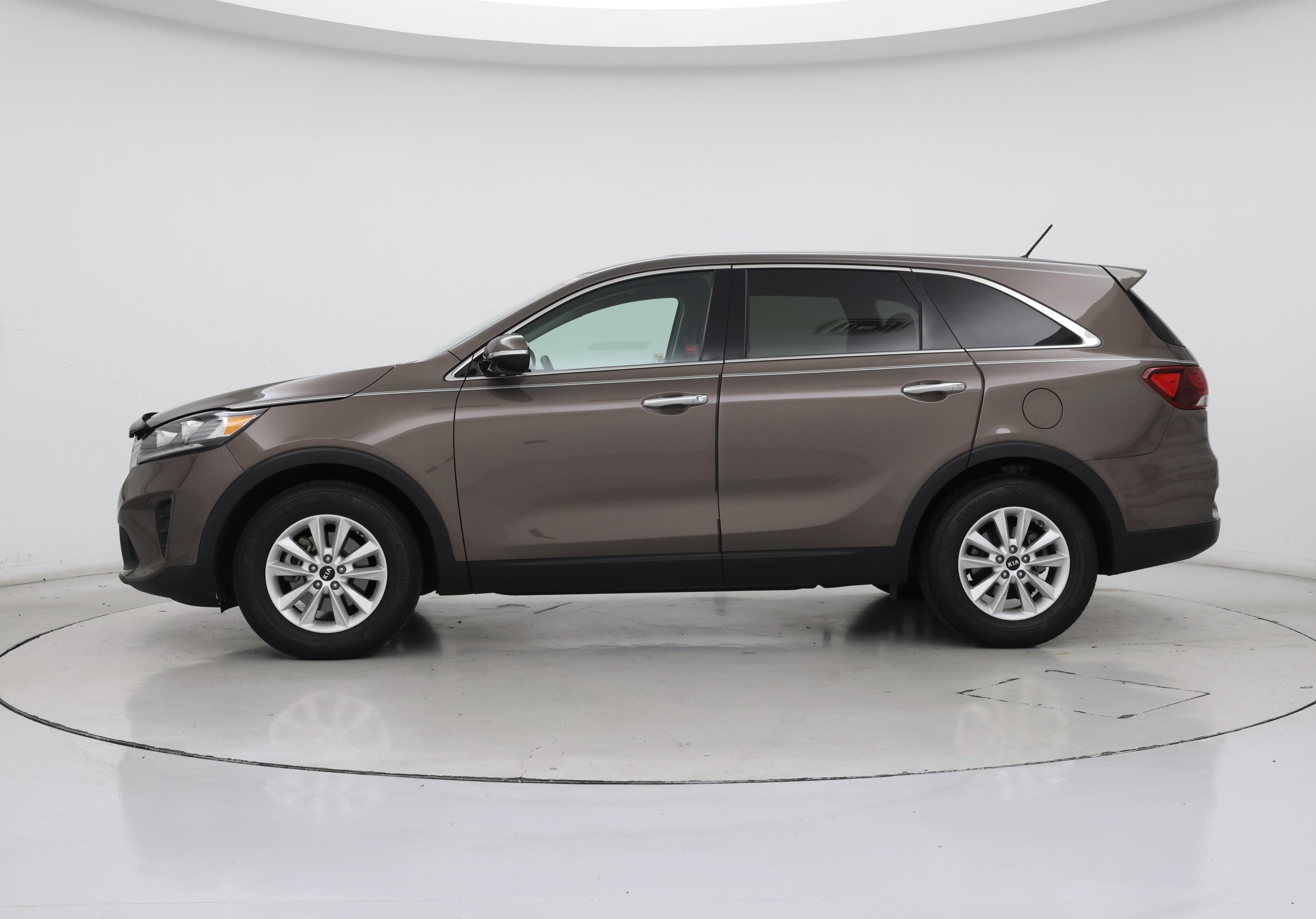 Thumbnail: 2019 Kia Sorento - 3