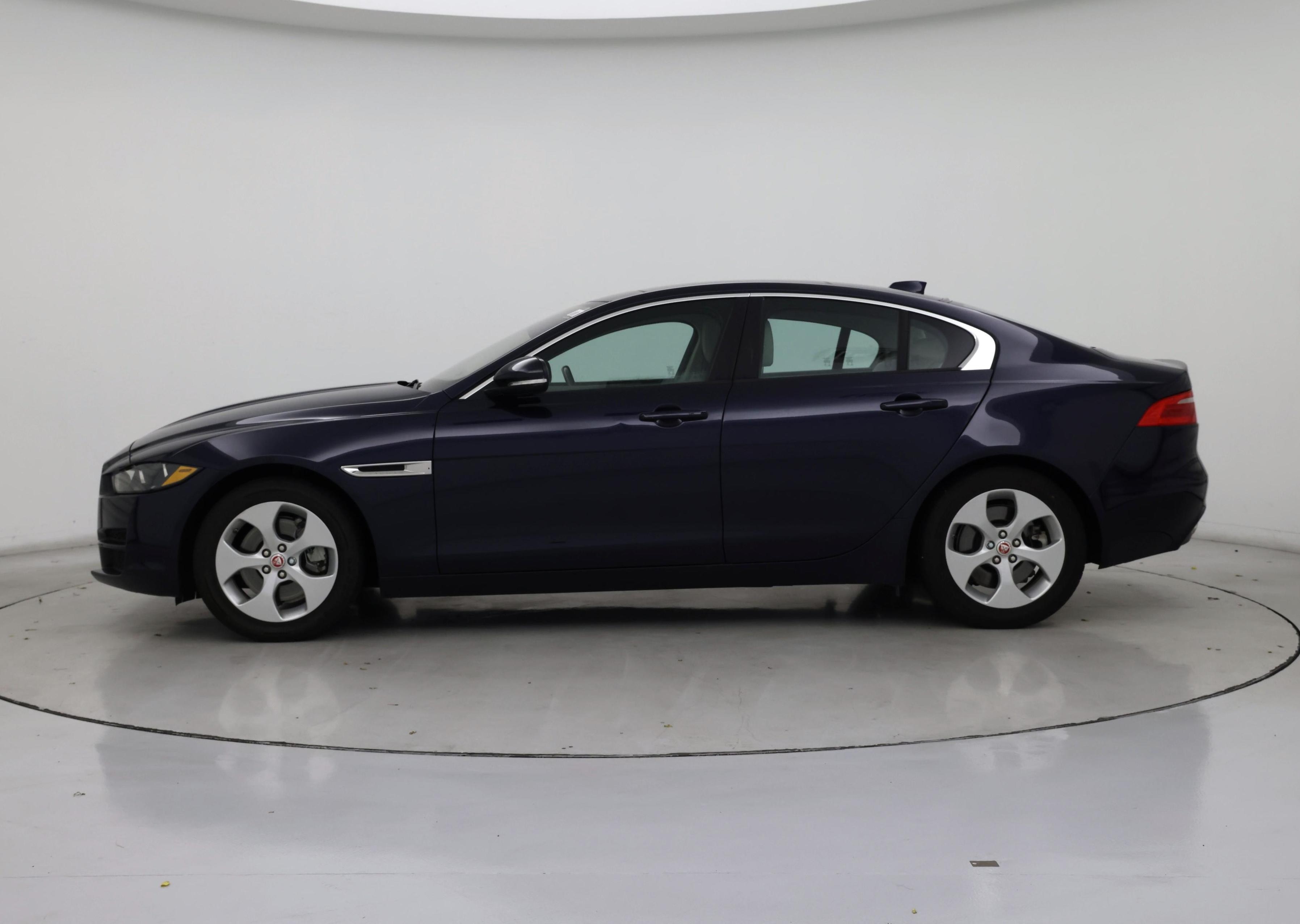 Thumbnail: 2017 Jaguar XE - 3
