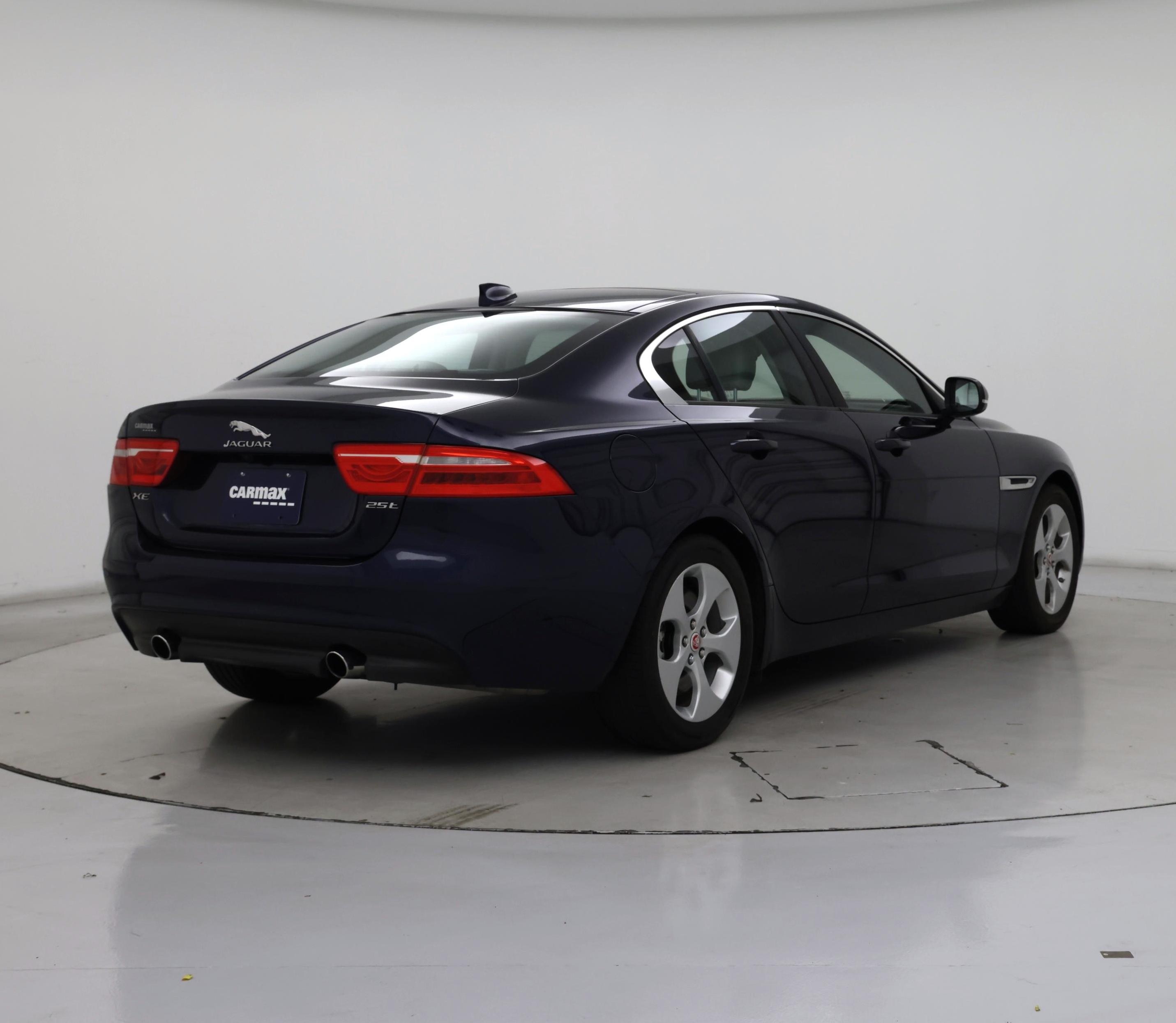 Thumbnail: 2017 Jaguar XE - 8