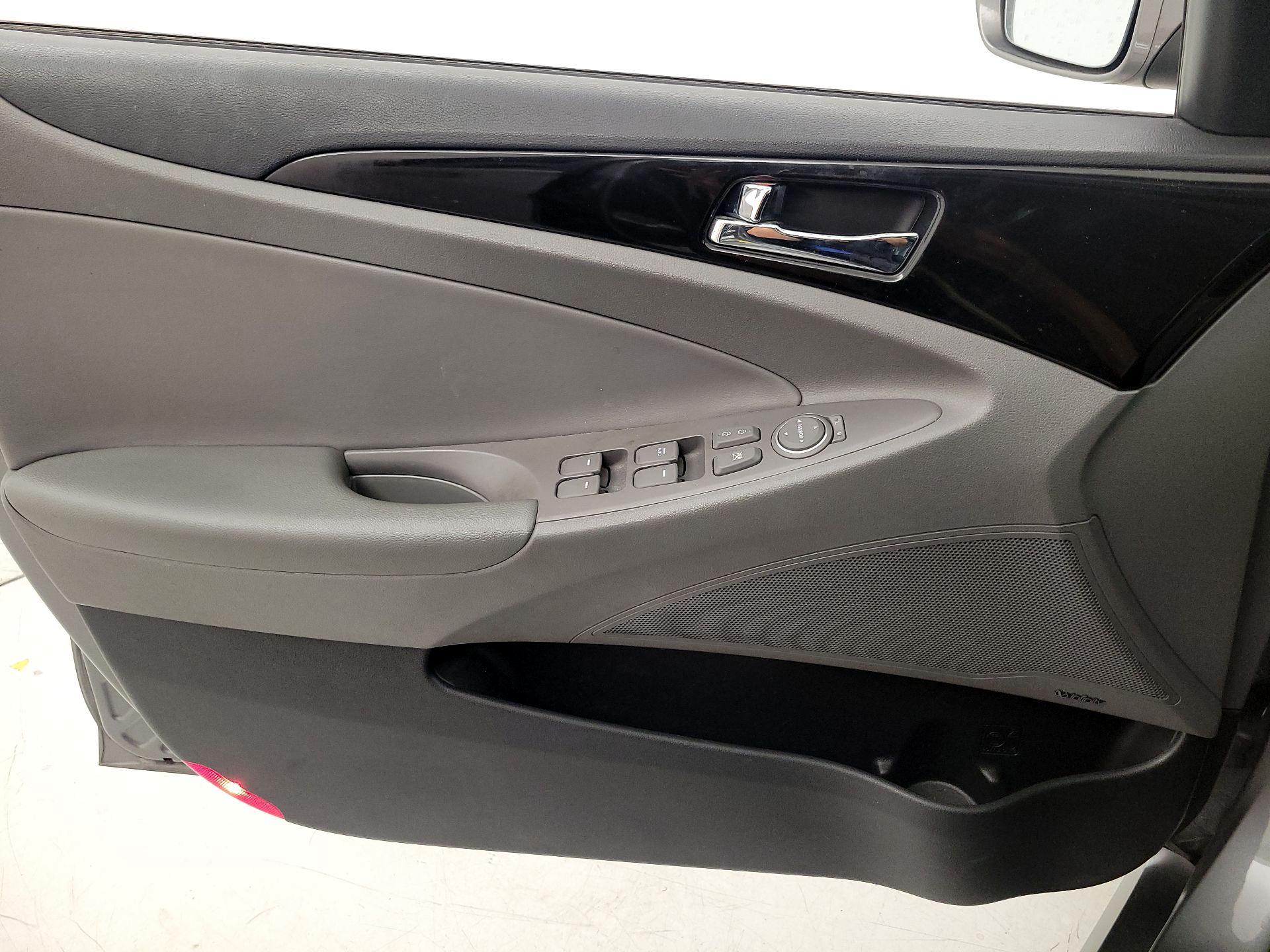 Thumbnail: 2014 Hyundai Sonata - 12