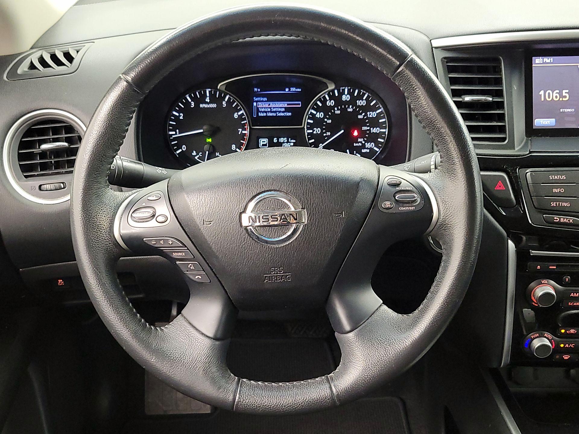 Thumbnail: 2015 Nissan Pathfinder - 10