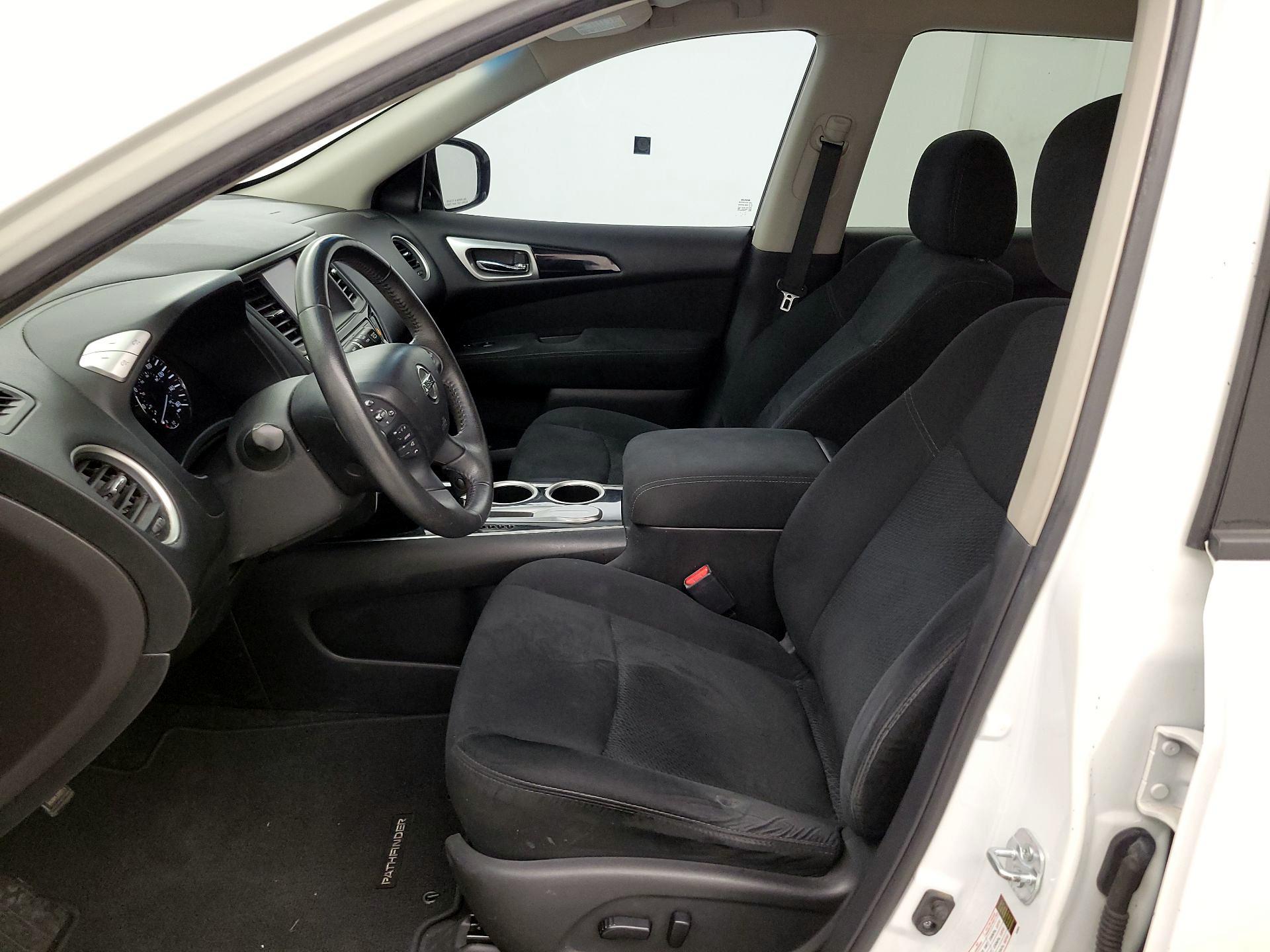 Thumbnail: 2015 Nissan Pathfinder - 11