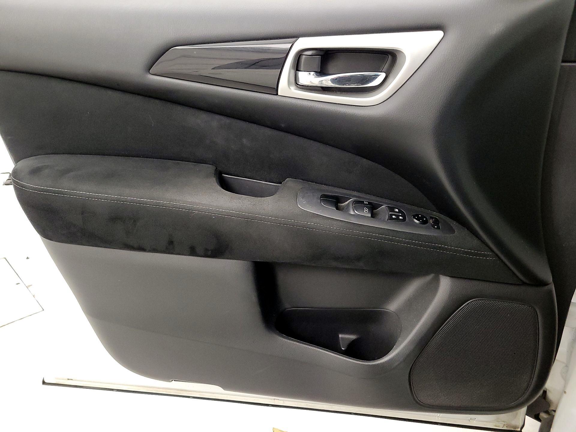 Thumbnail: 2015 Nissan Pathfinder - 12