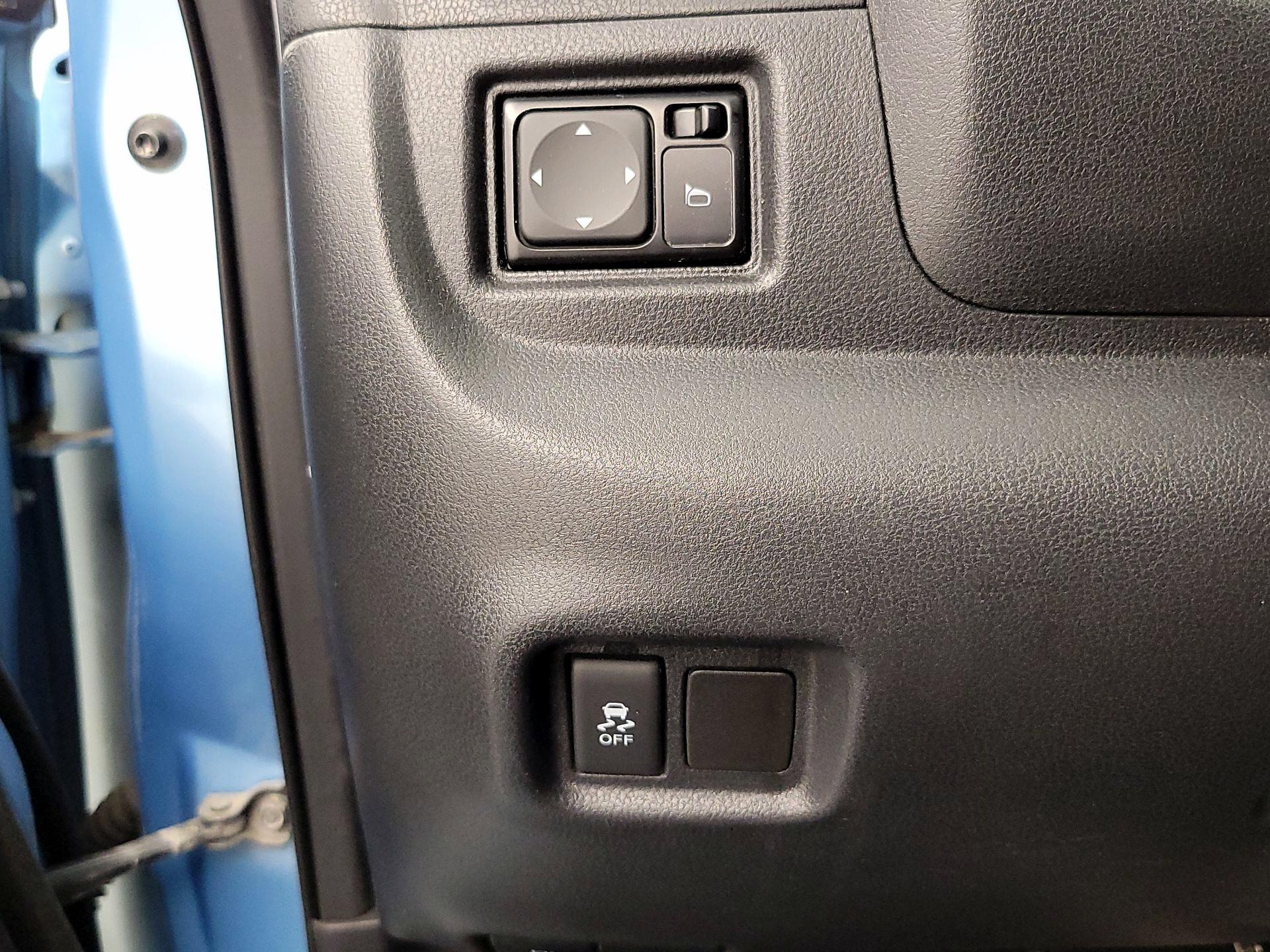 Thumbnail: 2015 Nissan Versa Note - 13