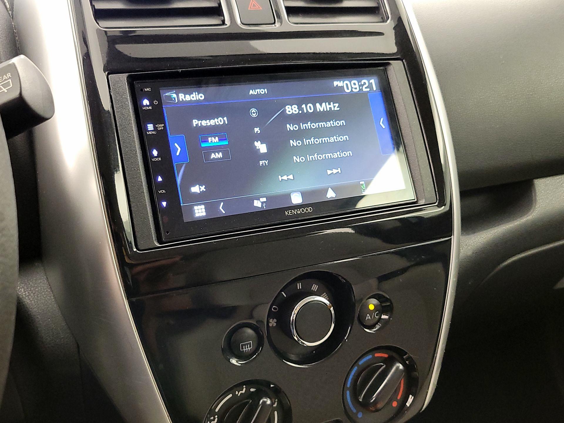Thumbnail: 2015 Nissan Versa Note - 14