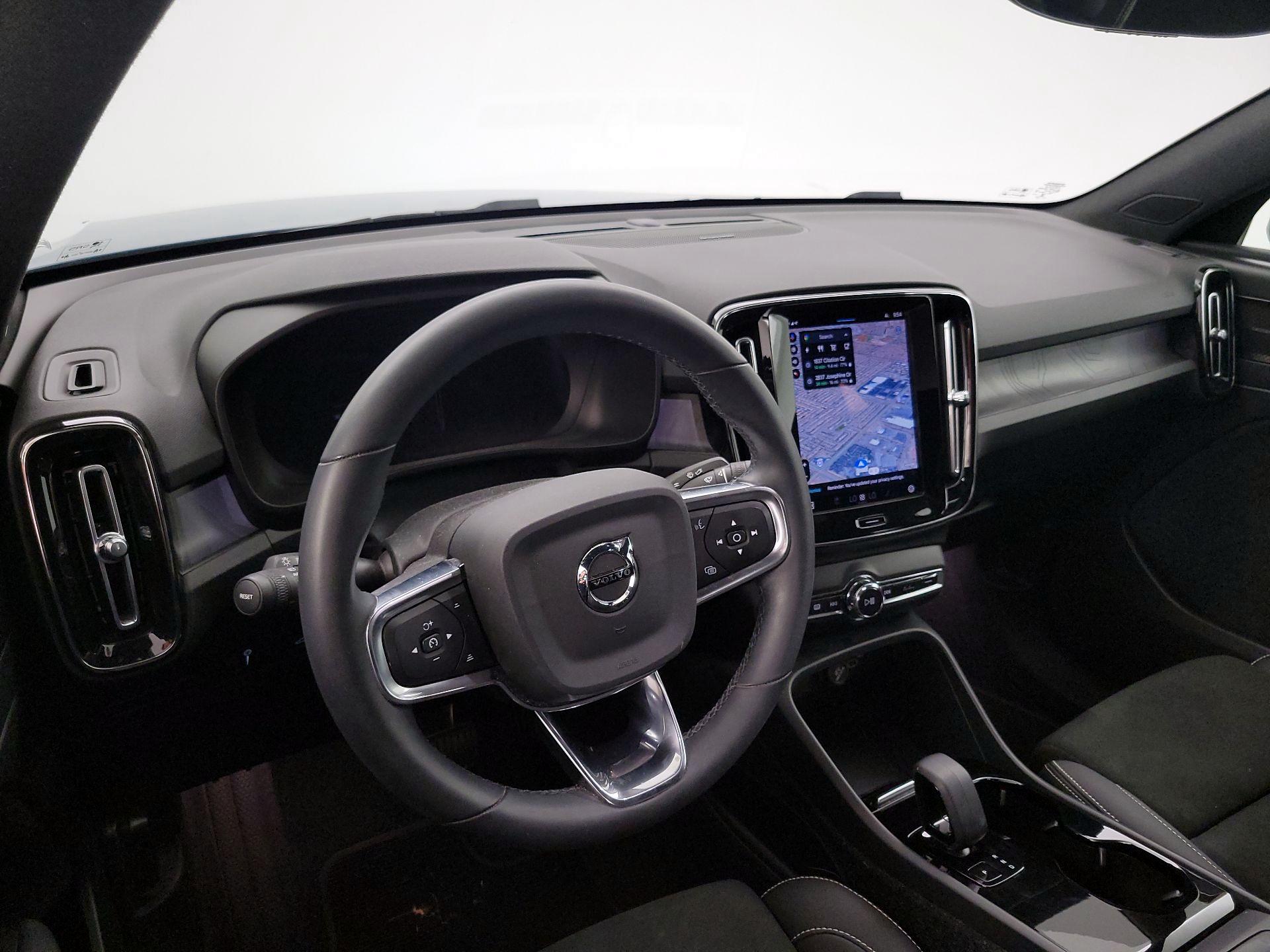 Thumbnail: 2022 Volvo C40 - 9
