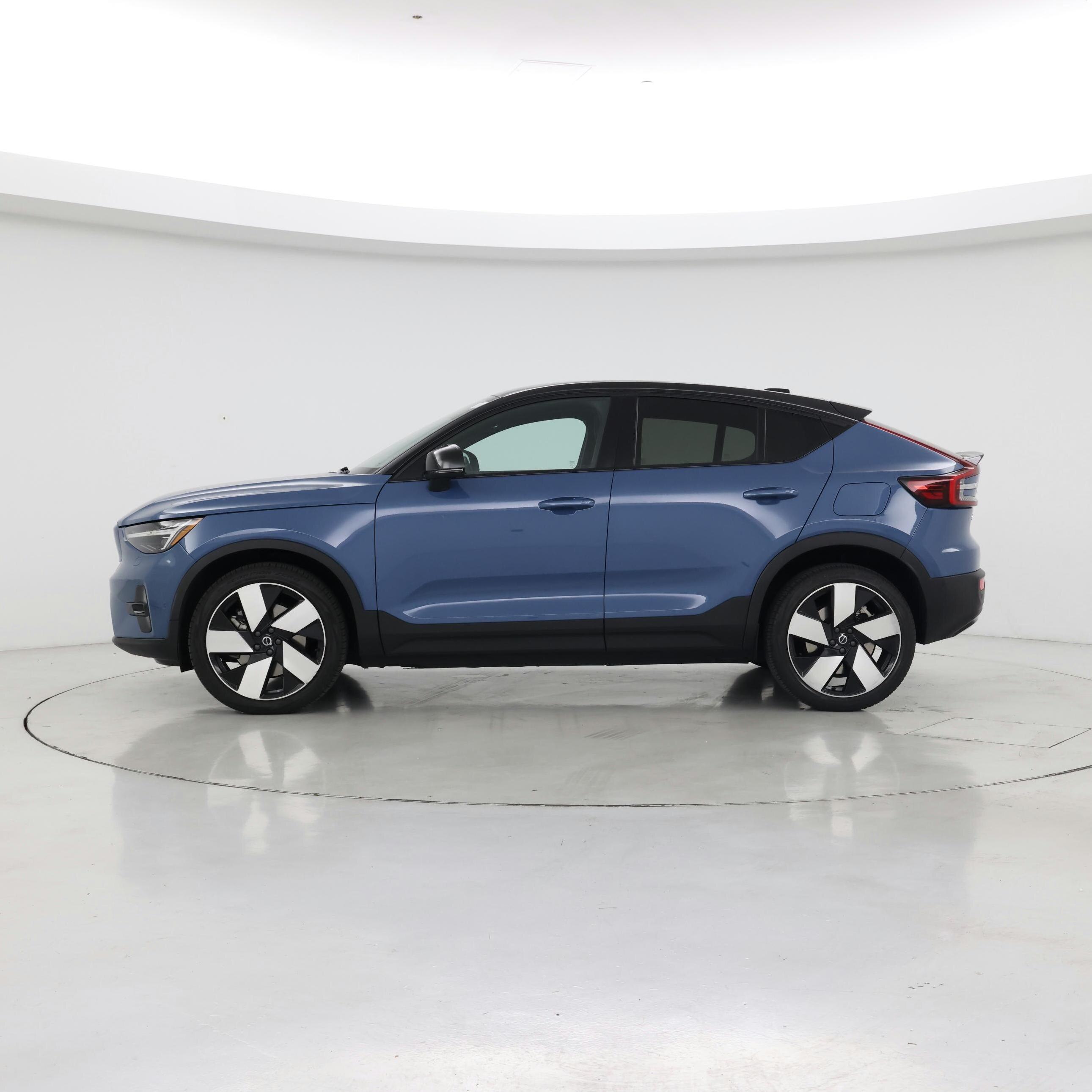 Thumbnail: 2022 Volvo C40 - 3