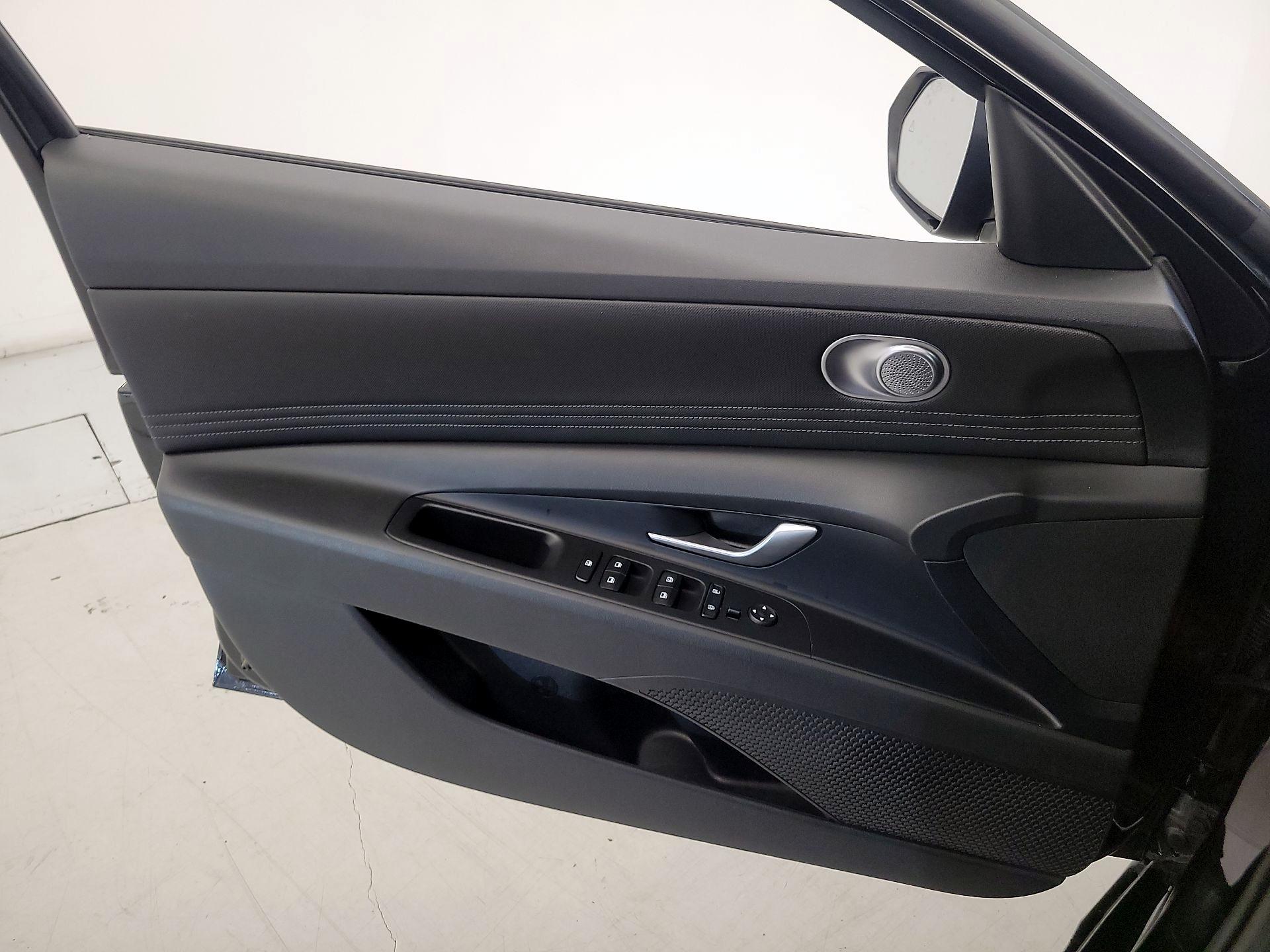 Thumbnail: 2023 Hyundai Elantra - 12