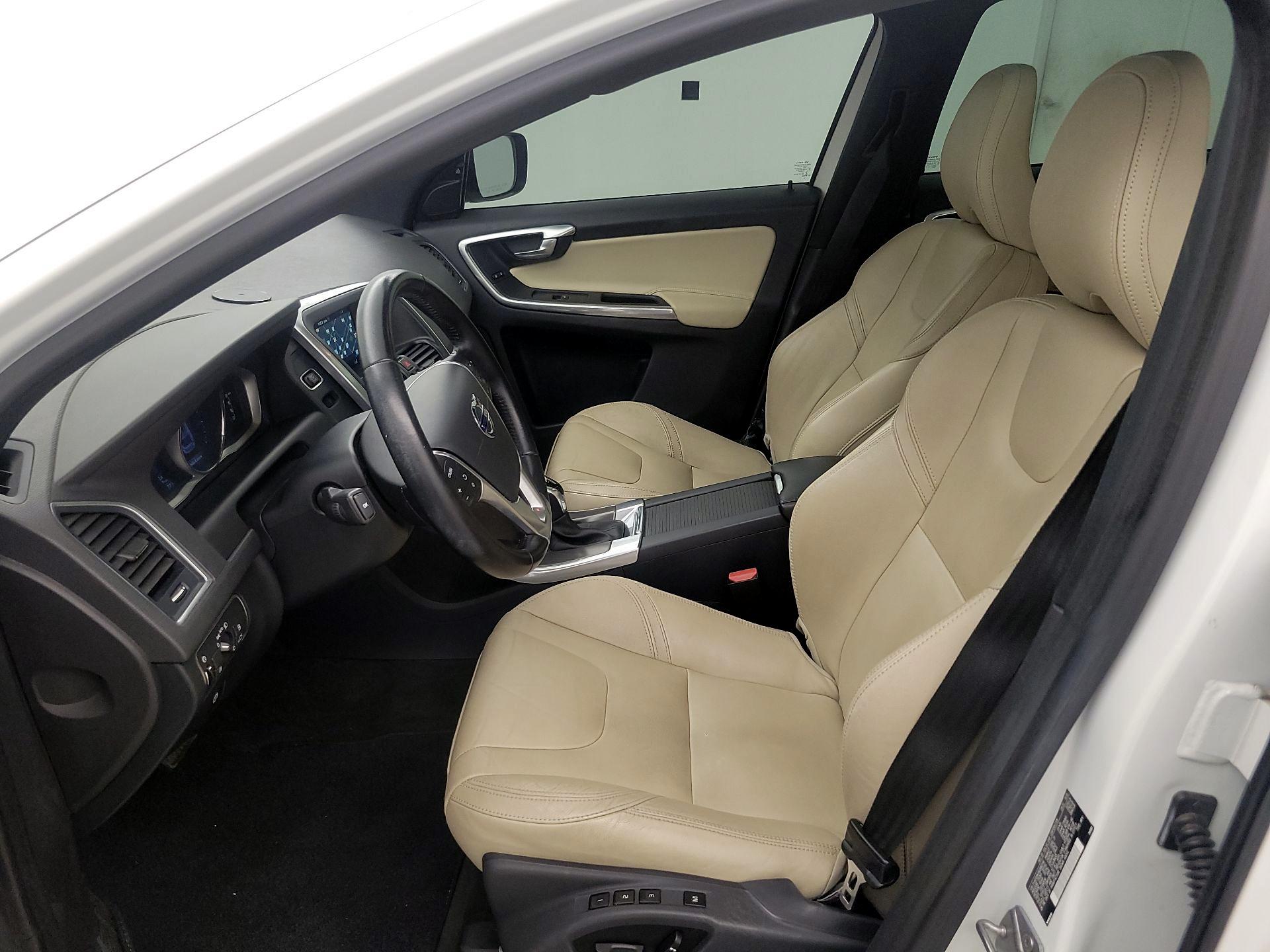 Thumbnail: 2016 Volvo XC60 - 11