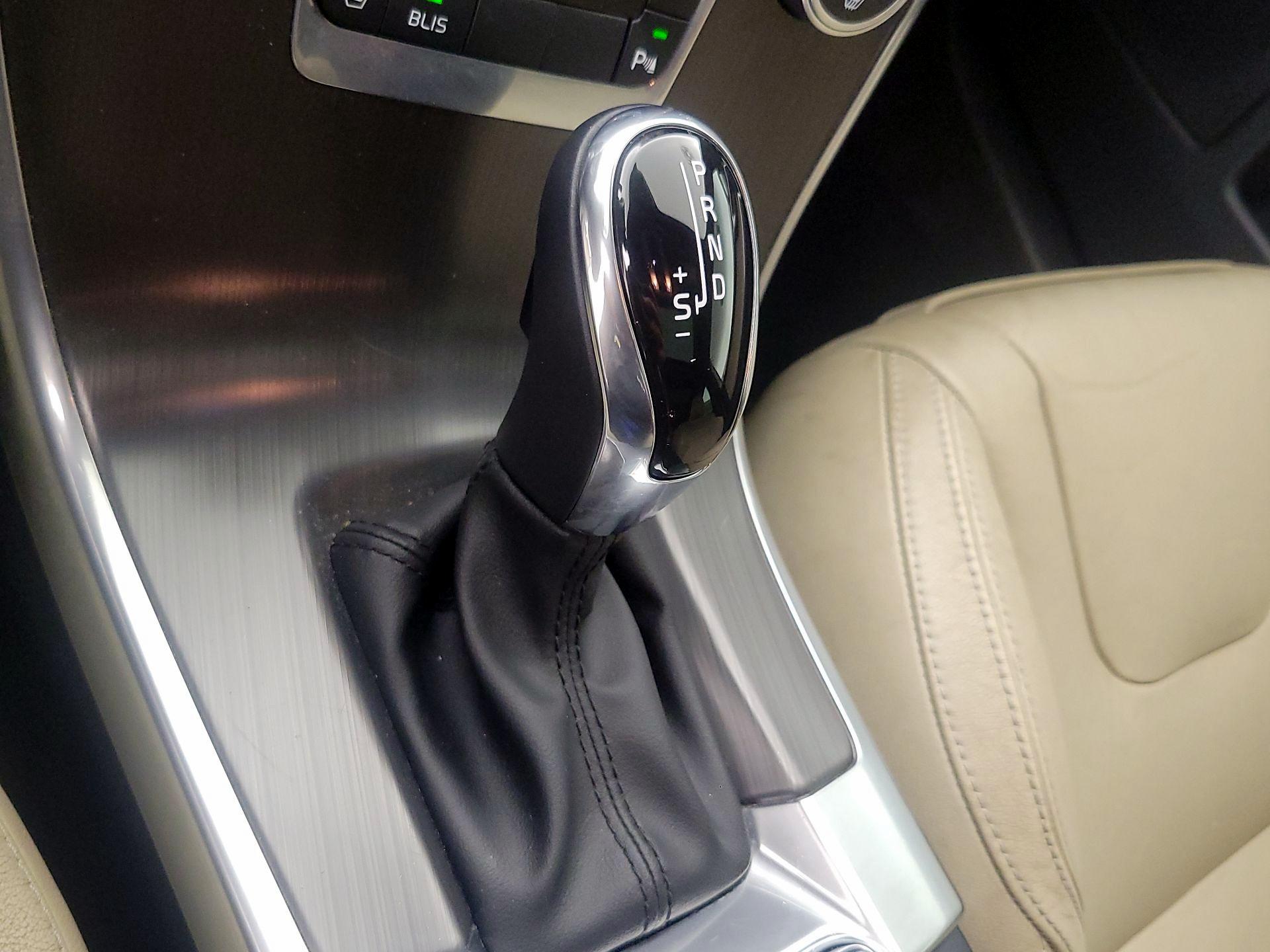 Thumbnail: 2016 Volvo XC60 - 18