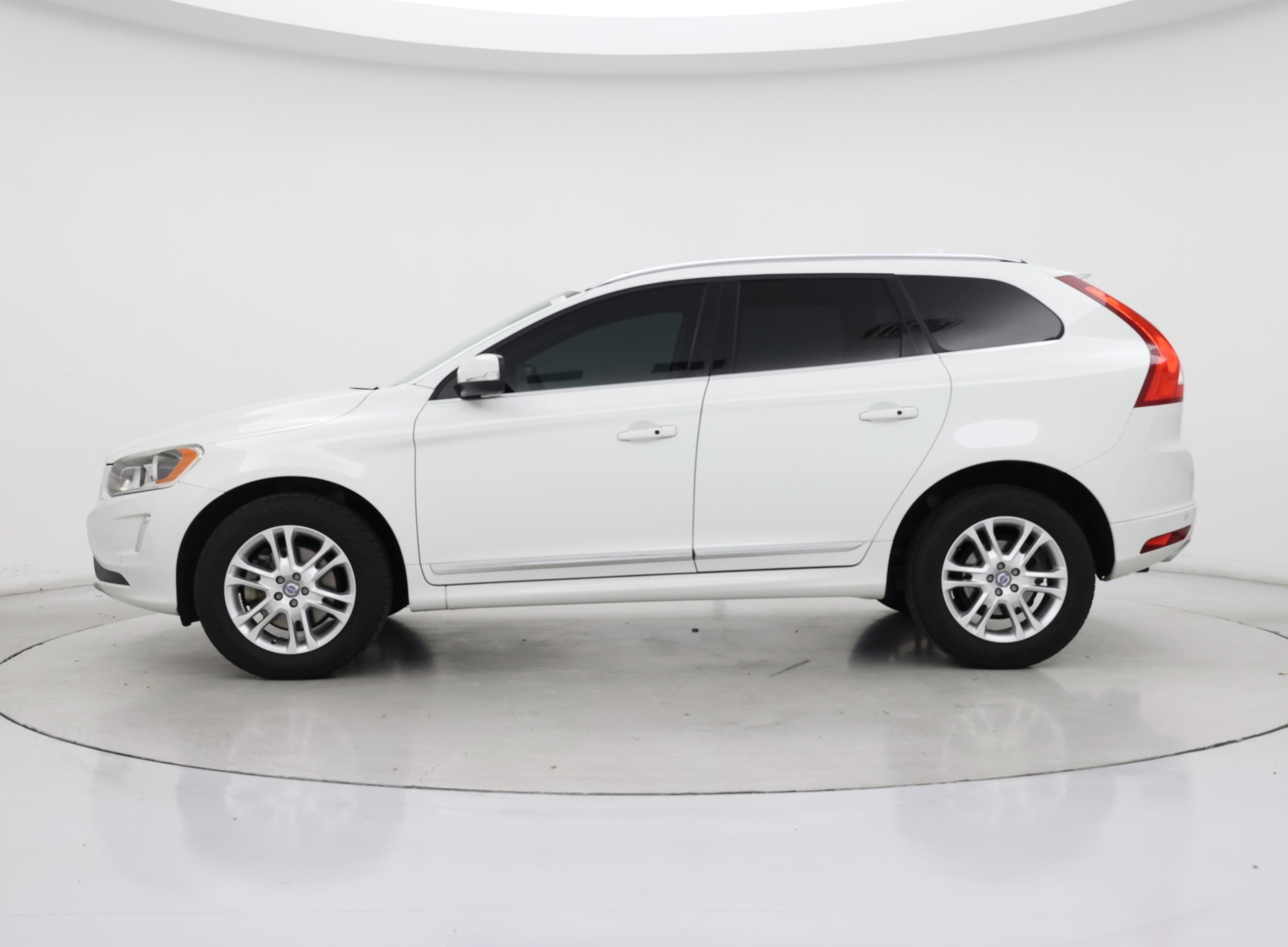 Thumbnail: 2016 Volvo XC60 - 3